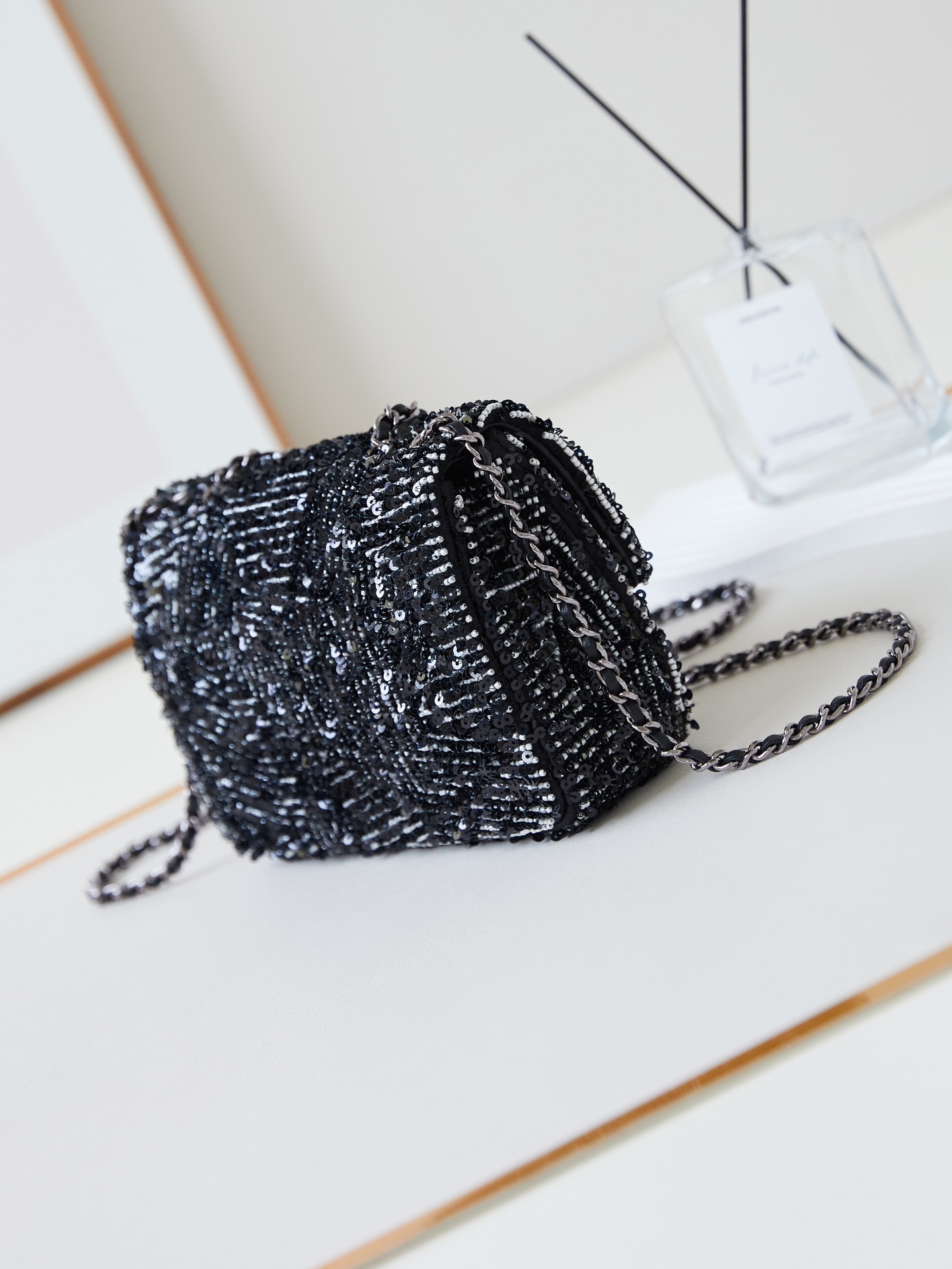 [TOP] CHANEL Flap Bag Black Size 5 Diamond 20*14*8cm - Black