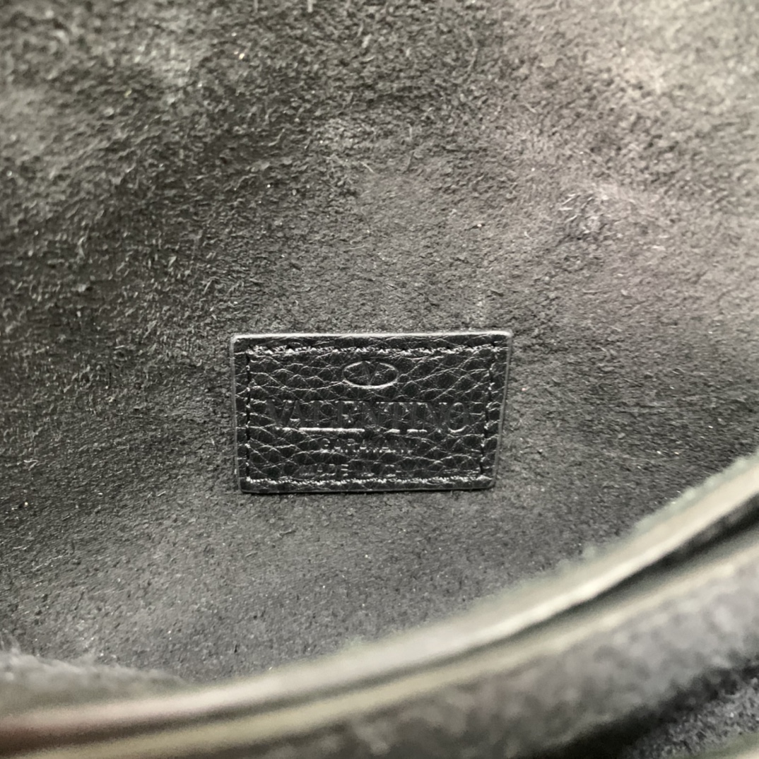 [TOP] VALENTINO Rockstud Clutch Bag 21×13 cm - Black