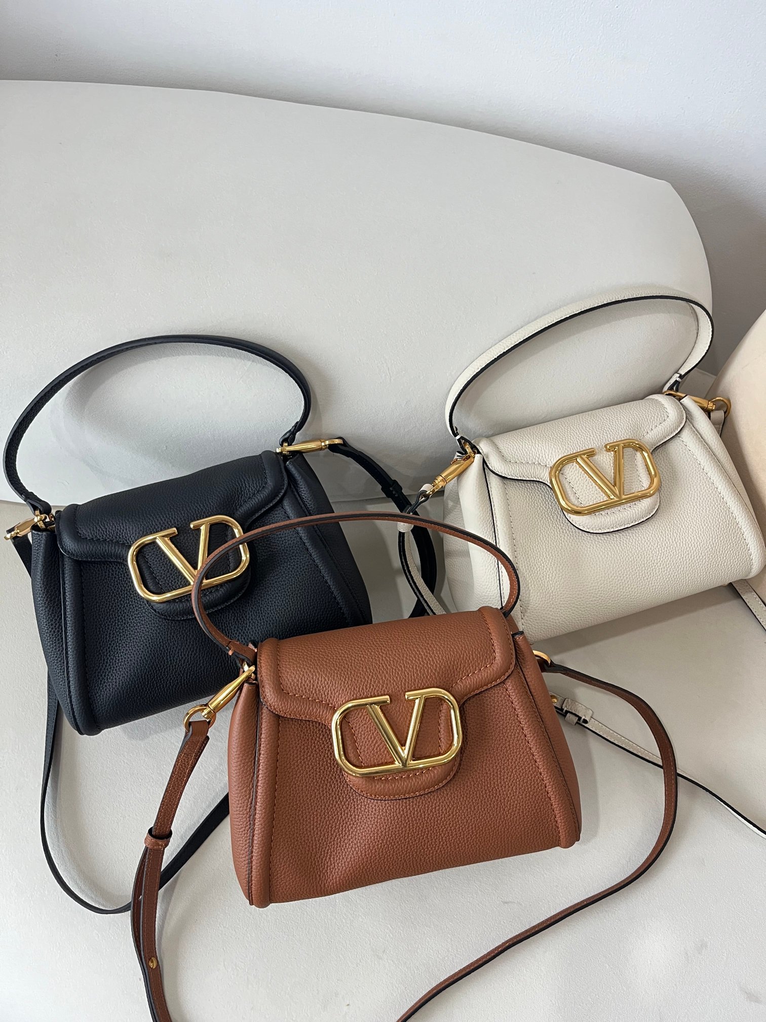 [TOP] VALENTINO GARAVANI ALLTIME Calfskin Bag 24x17x12cm - 3 Color