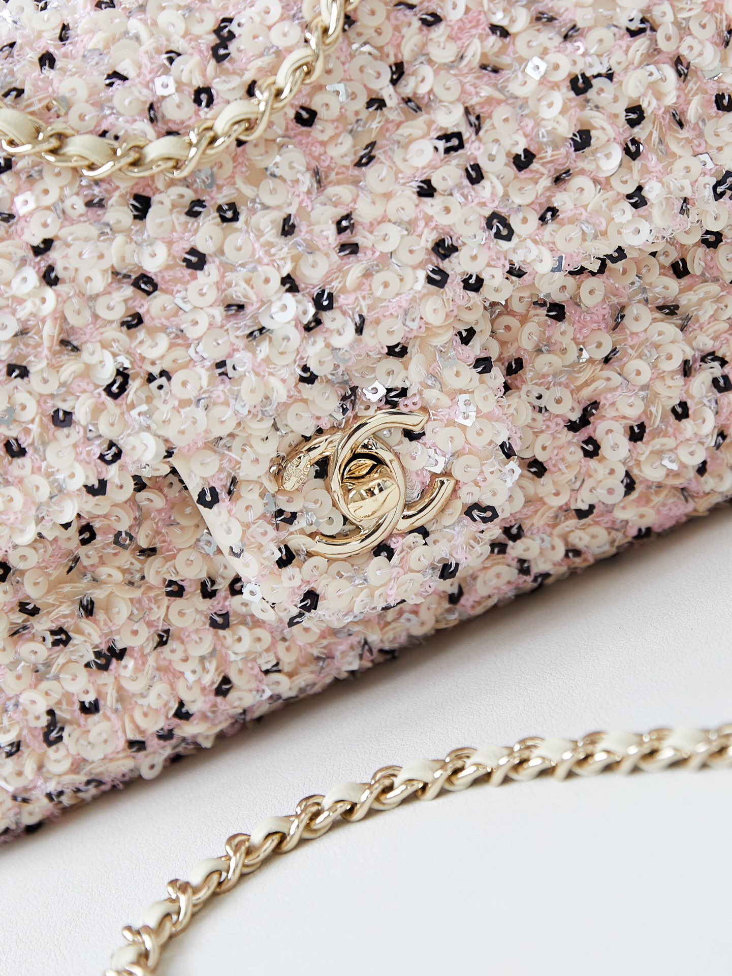 [TOP] CHANEL Flap Bag With Sequins And Embroidery 20*14*8cm - Pink&White