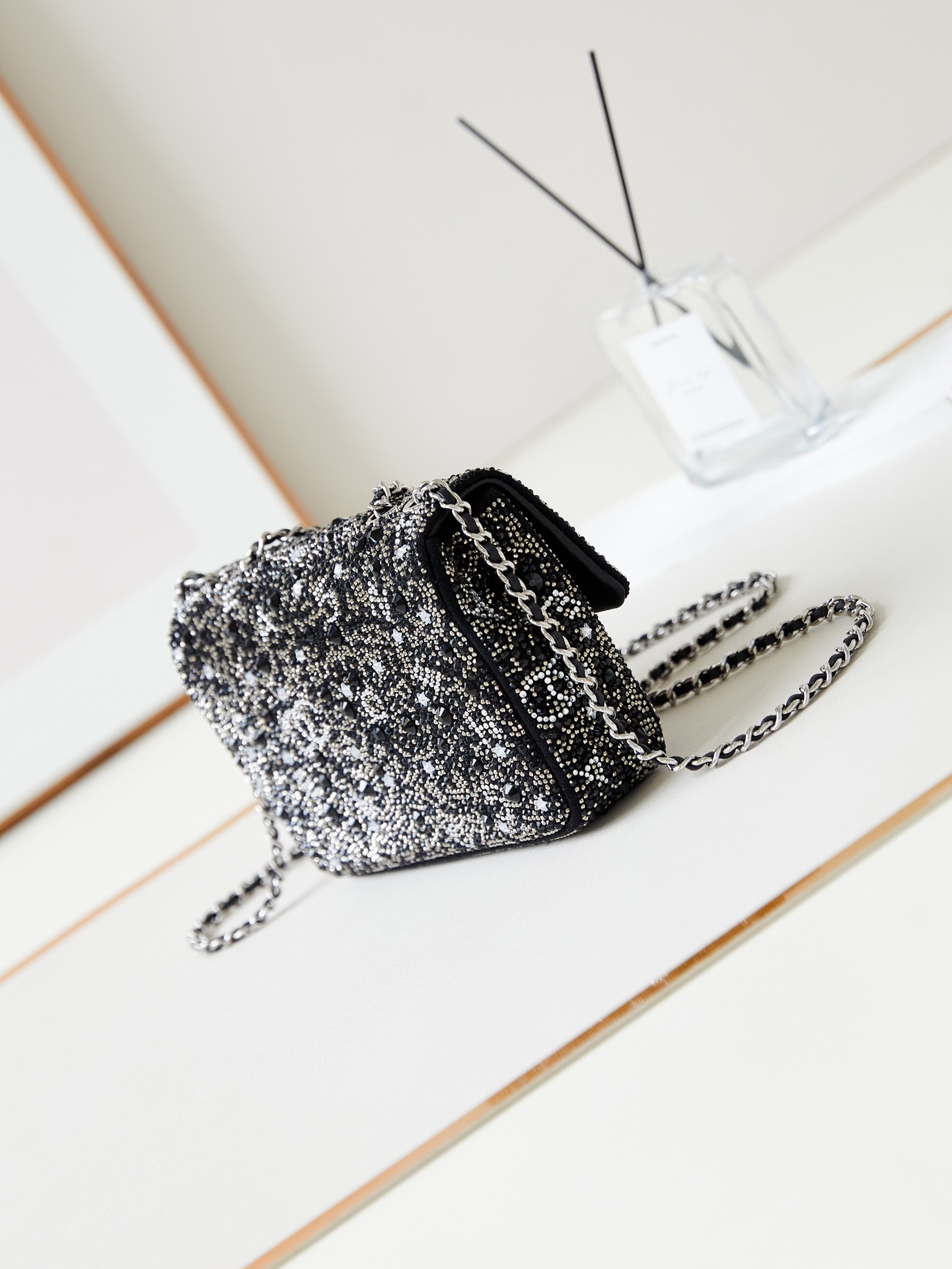 [TOP] CHANEL Flap Bag Black Size 5 Diamond 20*14*8cm - Black