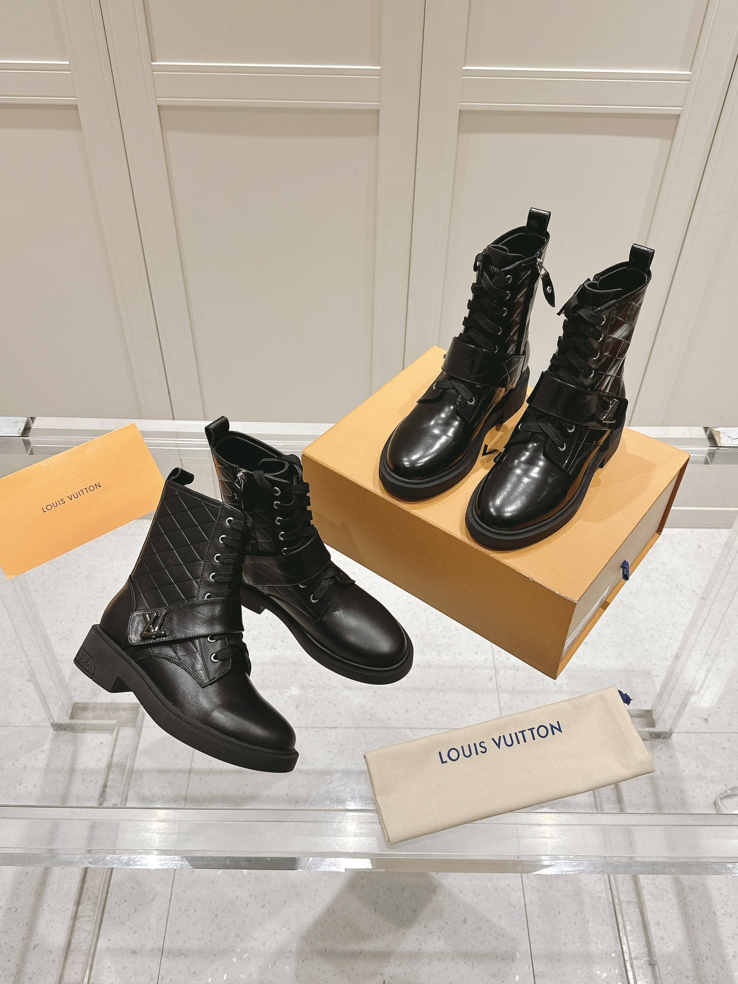 [TOP] Louis Vuitton LV Cowhide Short Boots - 2 Colors