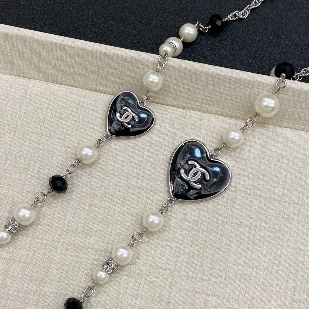 [TOP] CHANEL Sweater Necklace with Pearls and Heart Shape - Silver