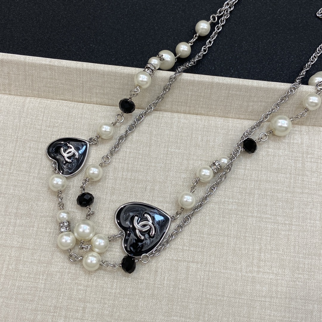 [TOP] CHANEL Sweater Necklace with Pearls and Heart Shape - Silver