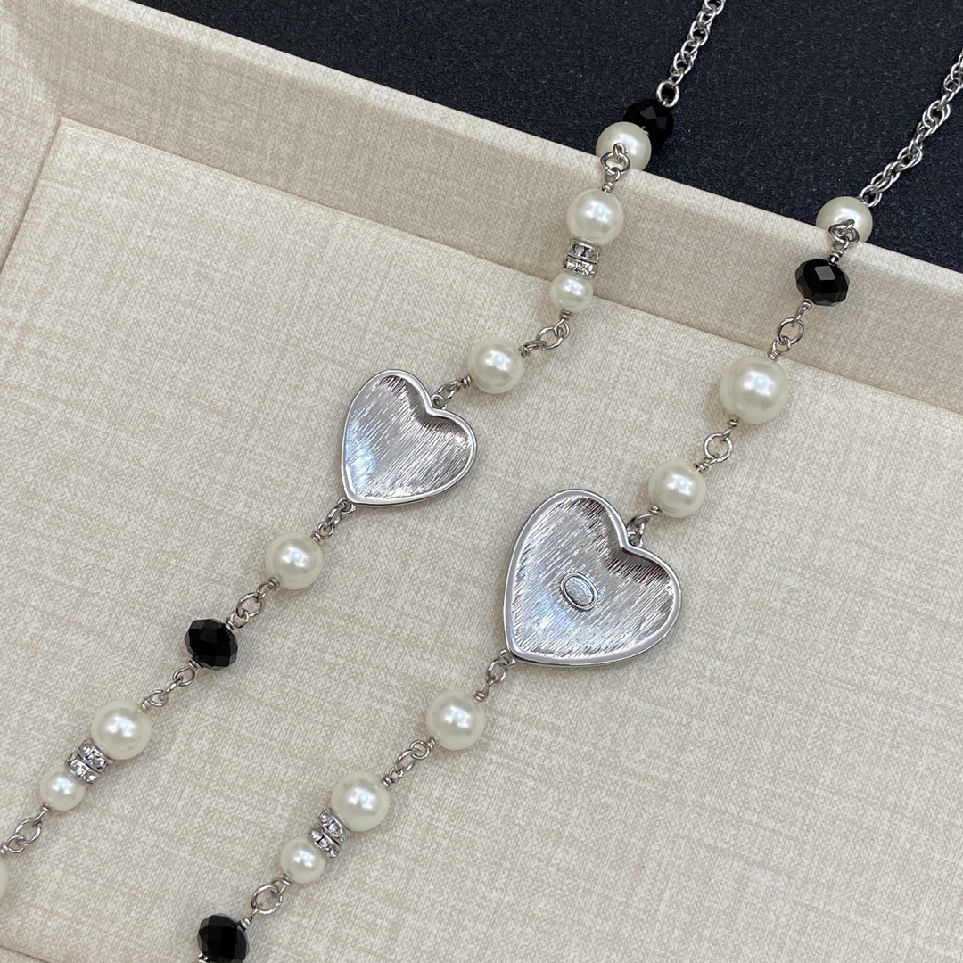 [TOP] CHANEL Sweater Necklace with Pearls and Heart Shape - Silver