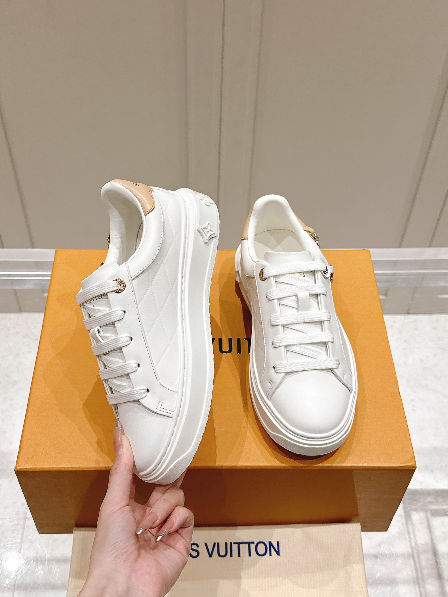 [TOP] Louis Vuitton LV Sneakers - 3 Colors
