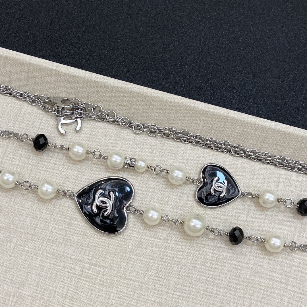 [TOP] CHANEL Sweater Necklace with Pearls and Heart Shape - Silver