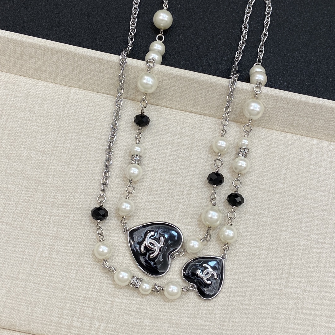 [TOP] CHANEL Sweater Necklace with Pearls and Heart Shape - Silver