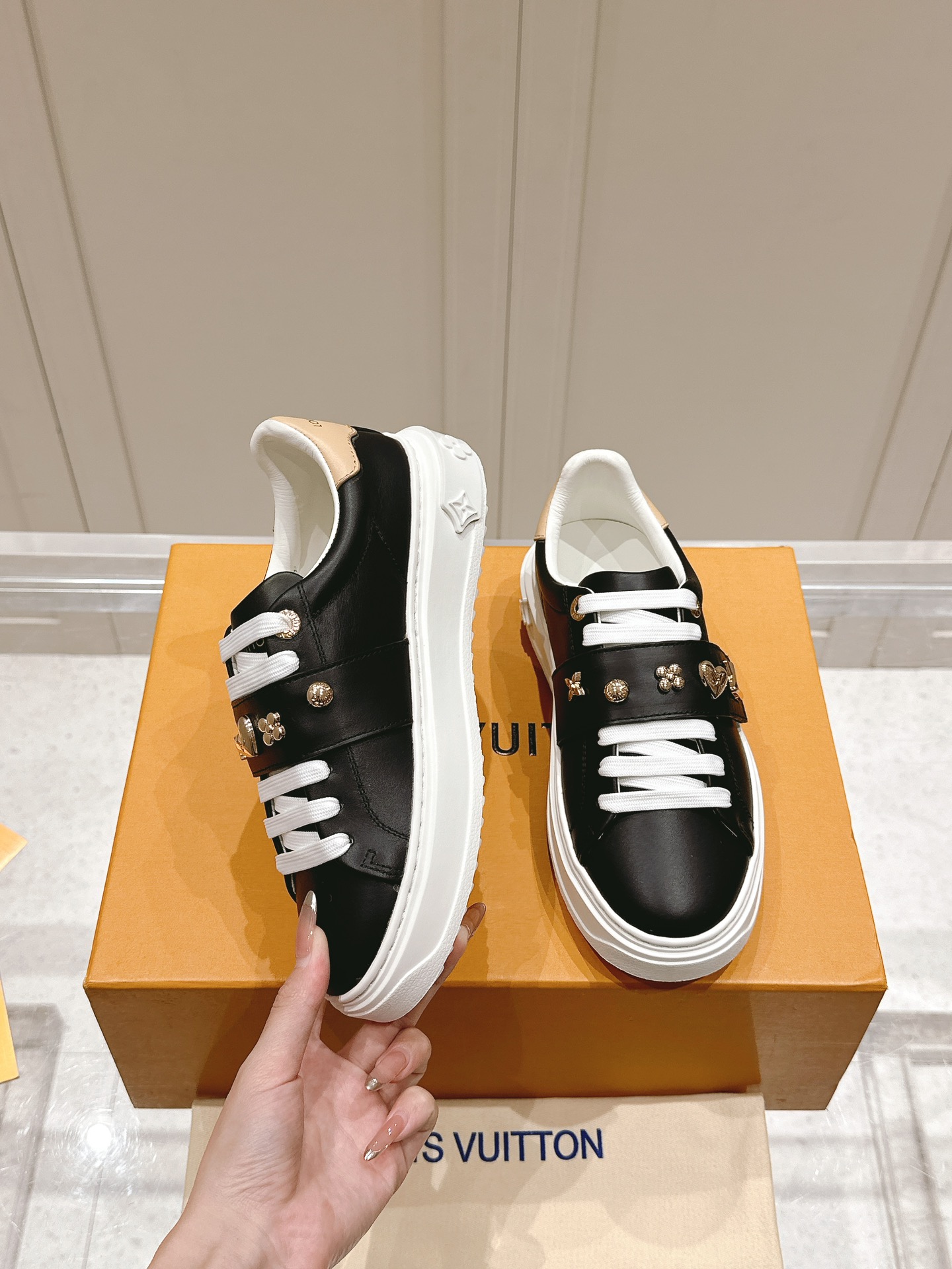 [TOP] Louis Vuitton LV Sneakers - 3 Colors
