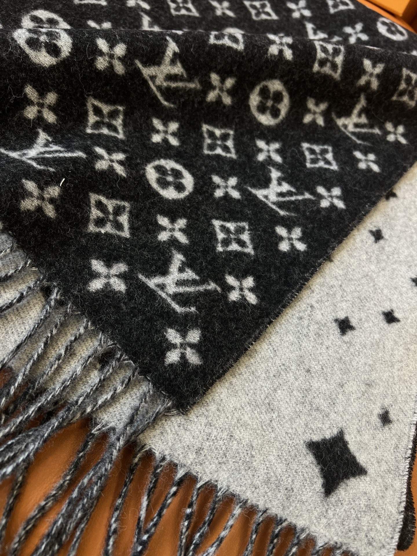 [TOP] Louis Vuitton LV Scarf 180x45cm - Black