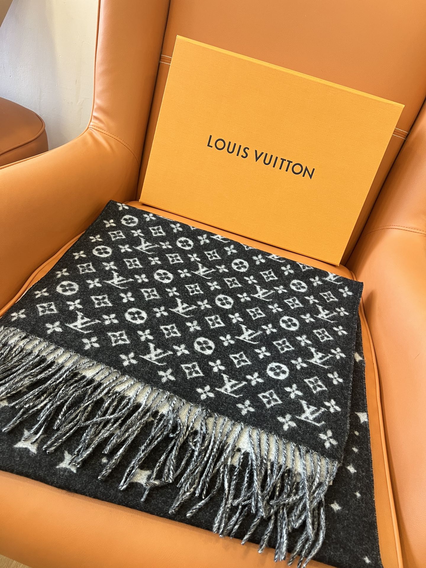 [TOP] Louis Vuitton LV Scarf 180x45cm - Black
