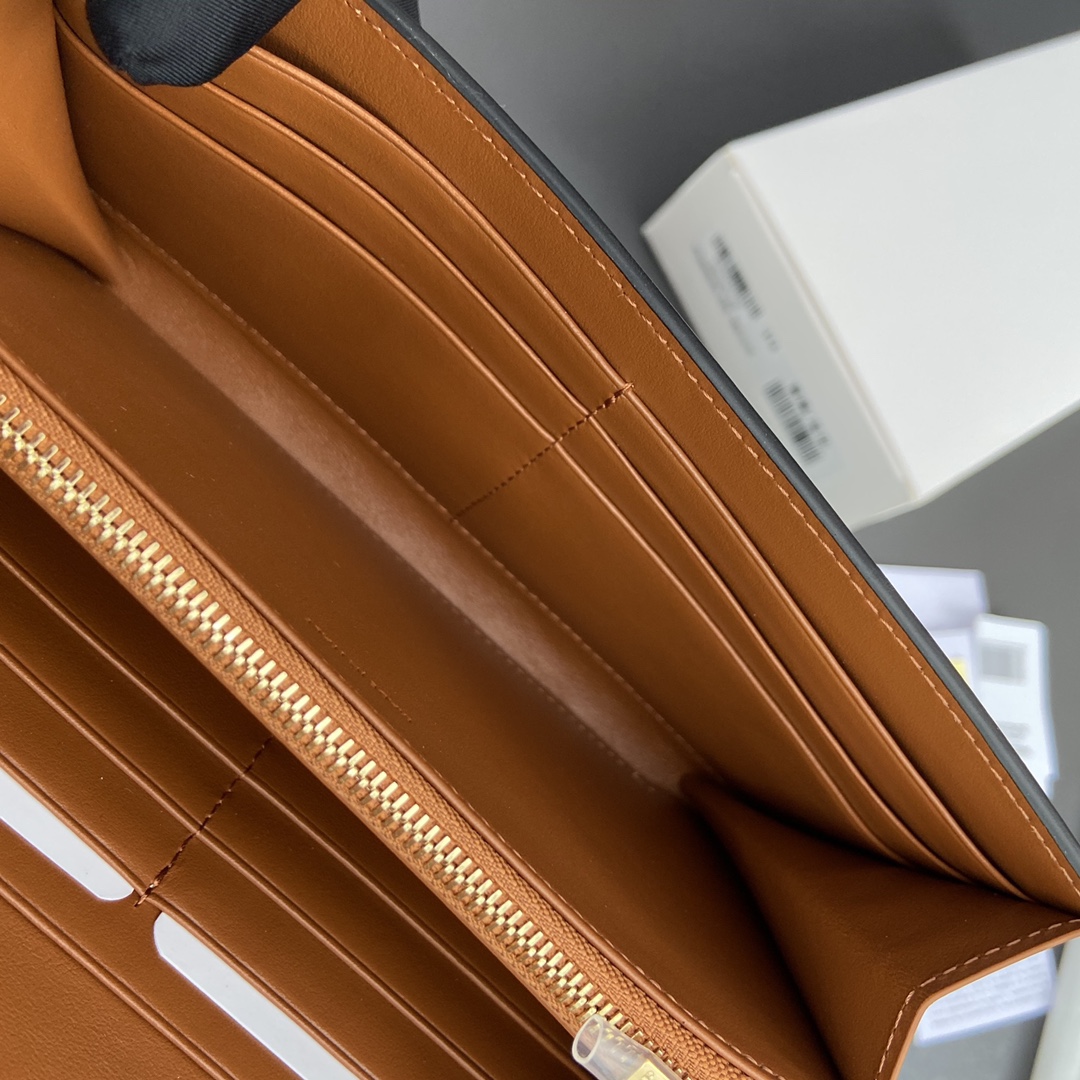 [TOP] CELINE Triomphe Logo Print Wallet 19x10x3cm - 4 Color