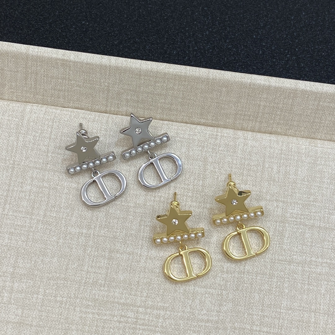 [TOP] Christian Dior Star Shape Earrings - 2 Color