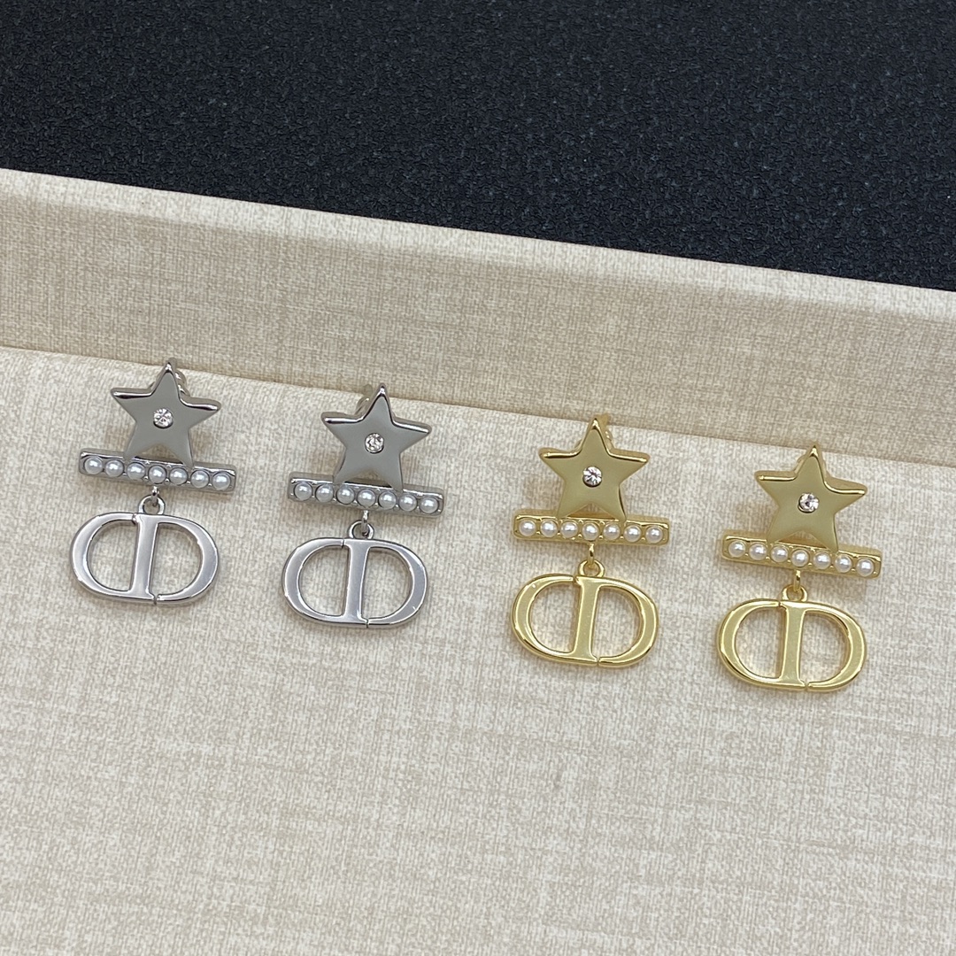 [TOP] Christian Dior Star Shape Earrings - 2 Color
