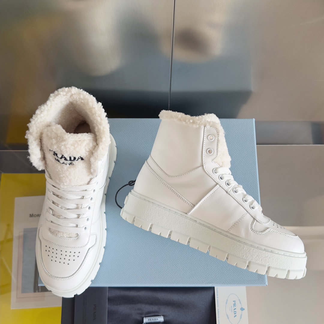 [TOP] PRADA  Sneakers - 2 Colors