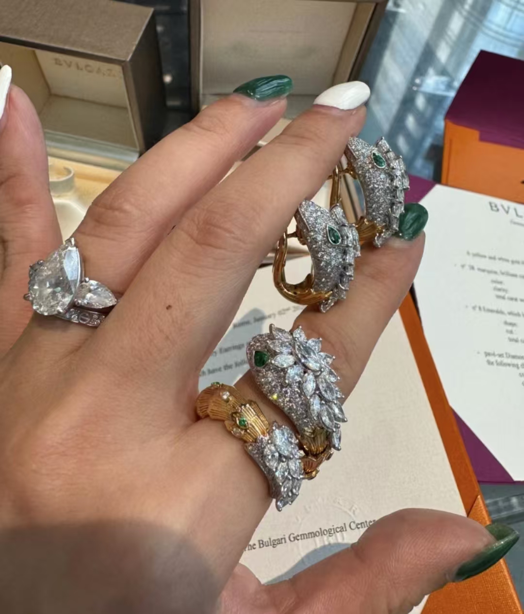 [TOP] BVLGARI Serpenti Platinum Diamond Emerald  Ring+Earrings -Gold