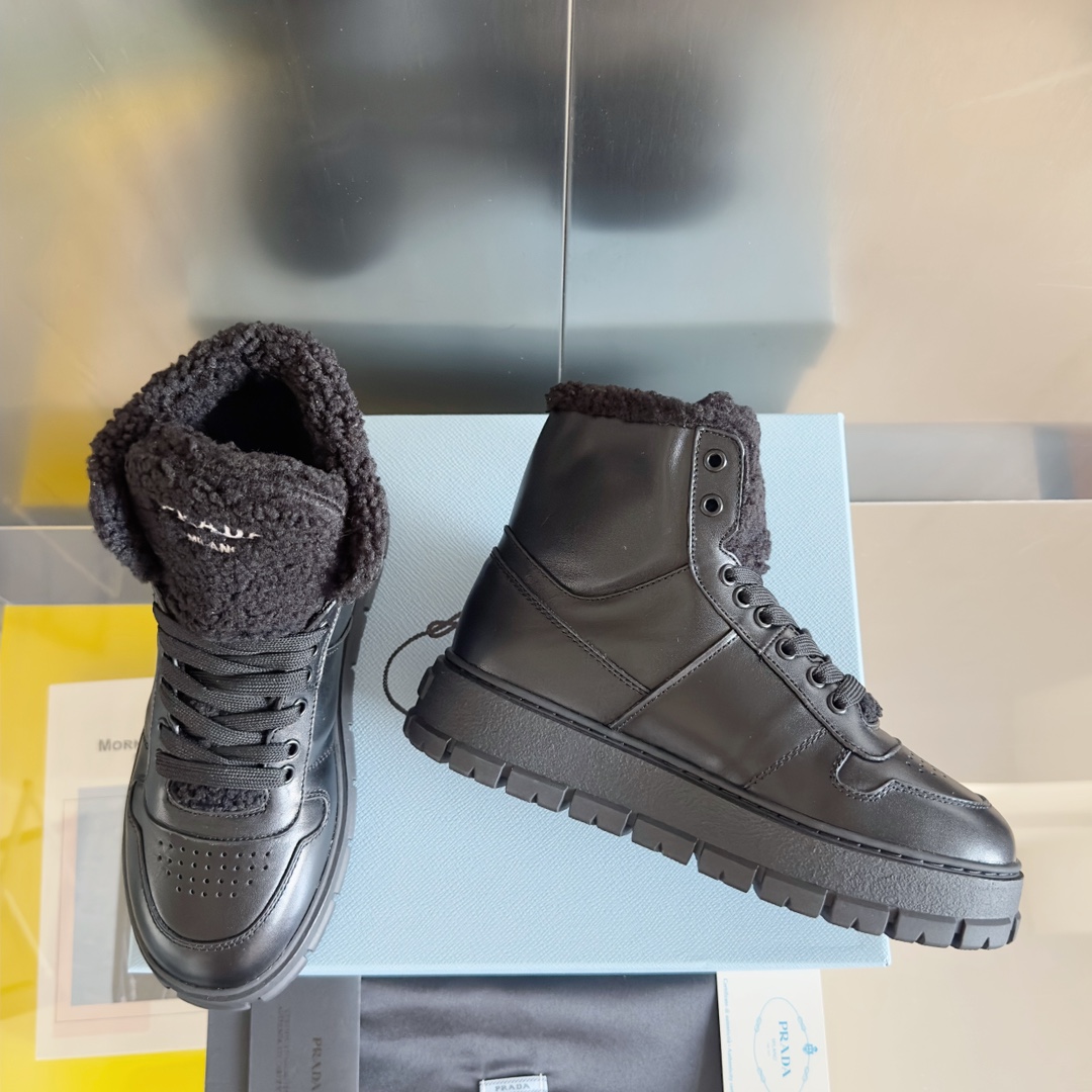 [TOP] PRADA  Sneakers - 2 Colors