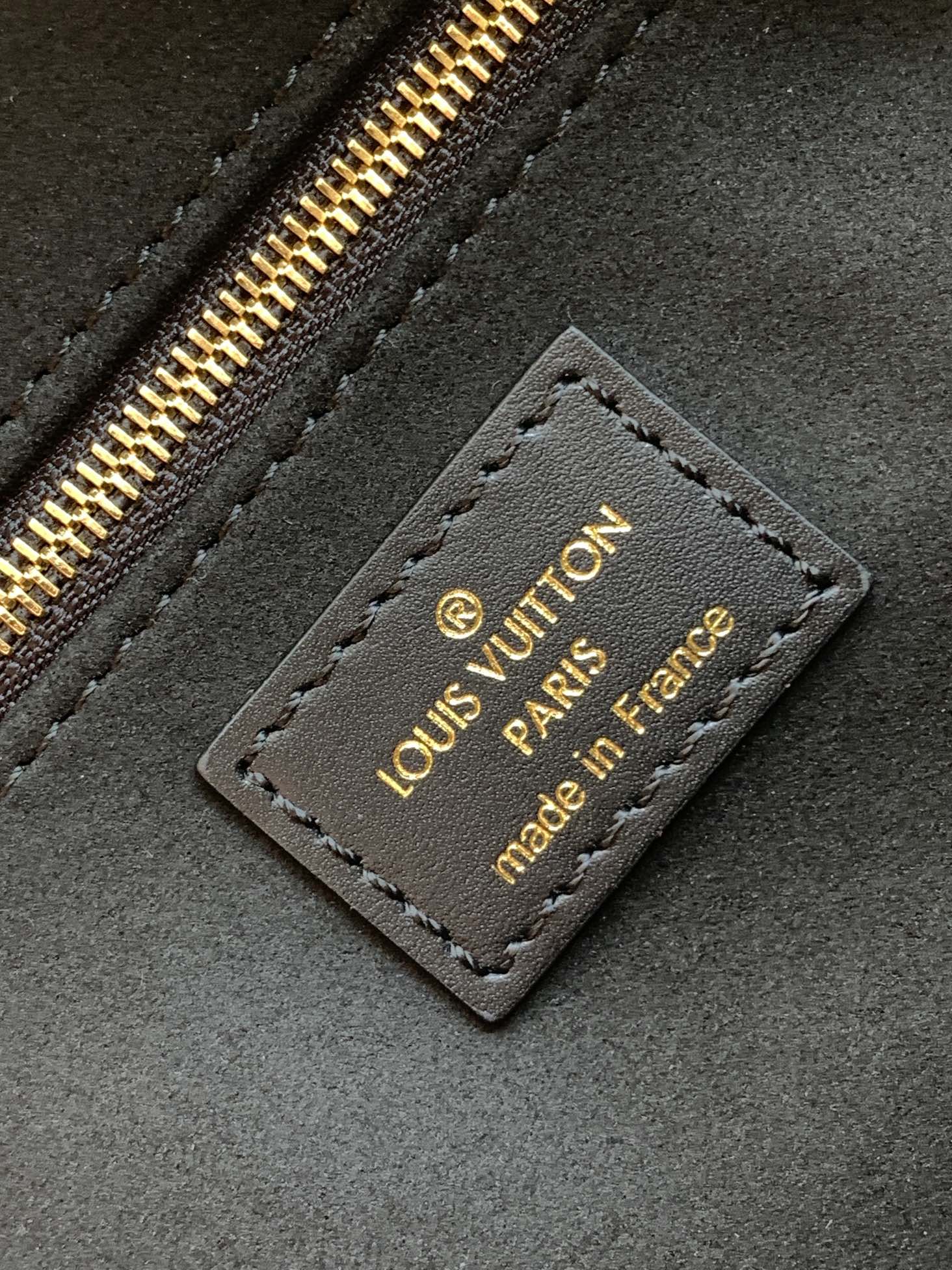 [TOP] Louis Vuitton LV  Petite Malle Souple Handbag 20.0 x 14.0 x 7.5 cm - 2 Colour