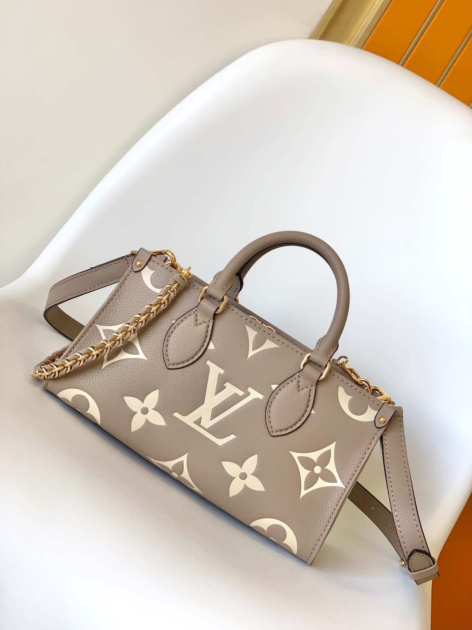 [TOP] Louis Vuitton LV On The Go Bag Cow Leather 25x13x10 cm- 3 Colour
