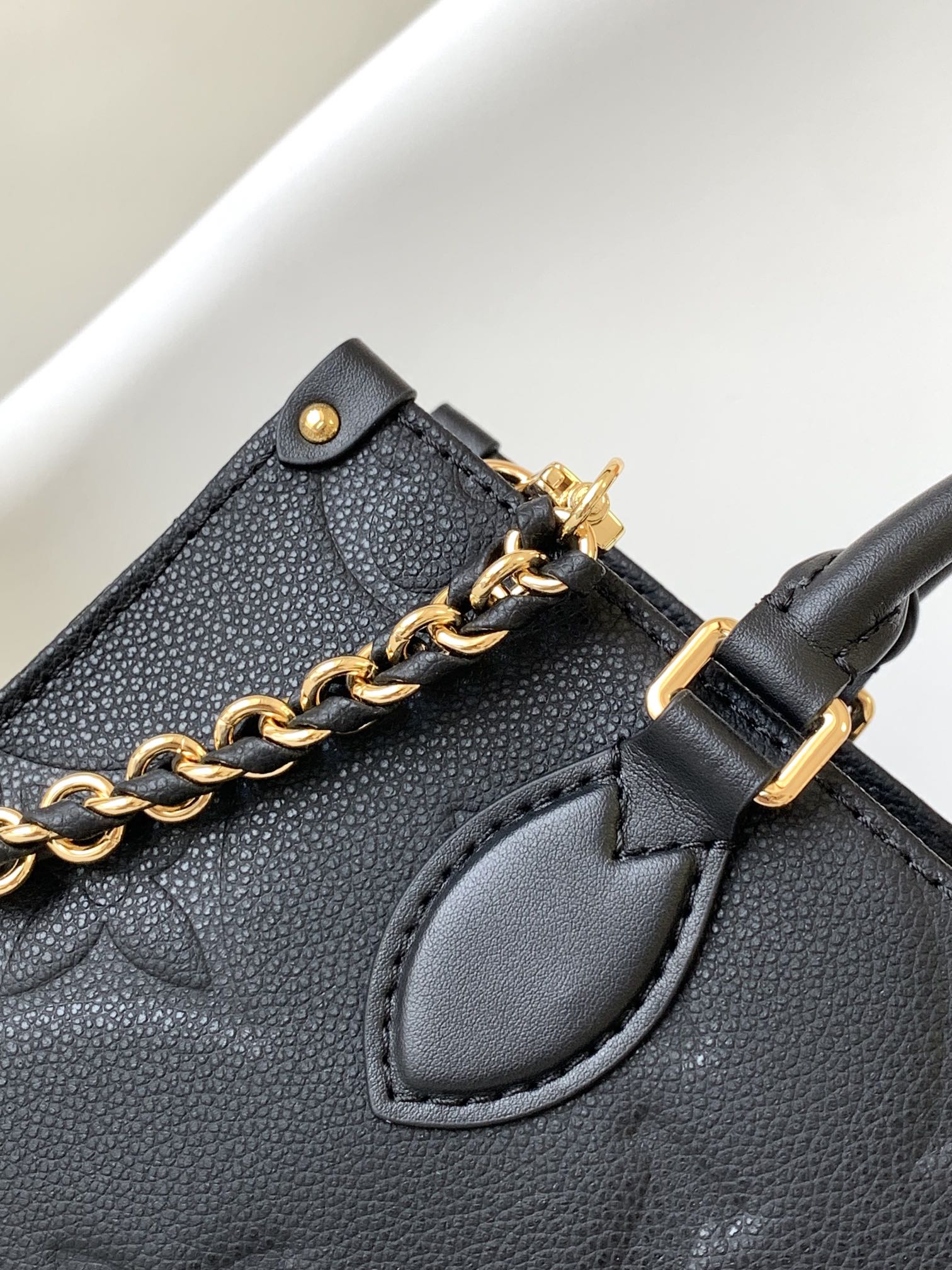 [TOP] Louis Vuitton LV On The Go Bag Cow Leather 25x13x10 cm- 3 Colour