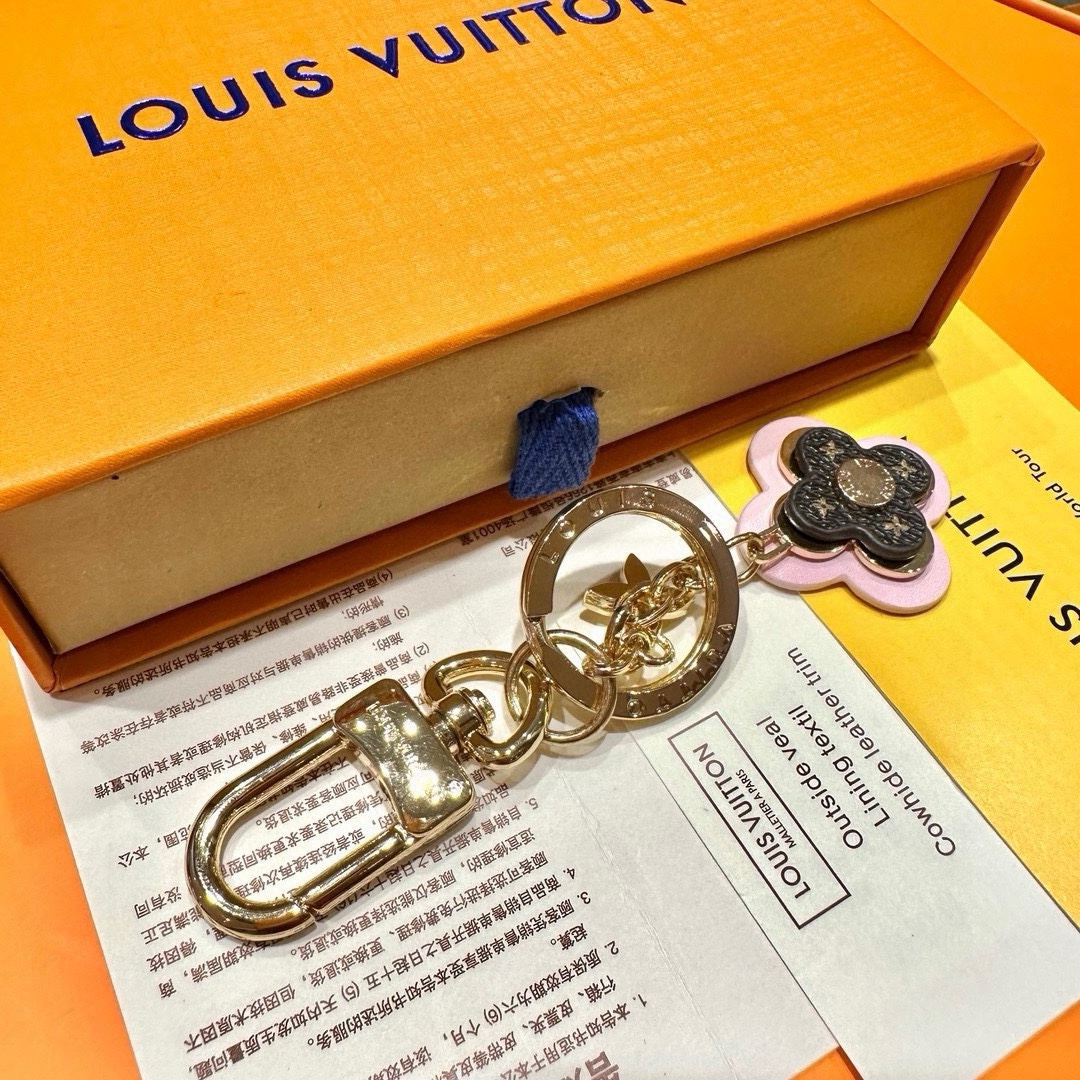 [TOP] Louis Vuitton LV LV Facettes Pendant - Gold
