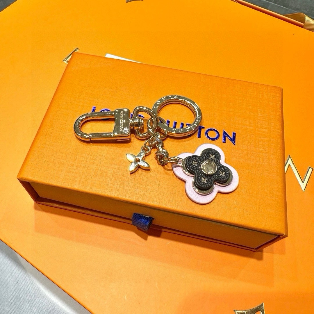 [TOP] Louis Vuitton LV LV Facettes Pendant - Gold