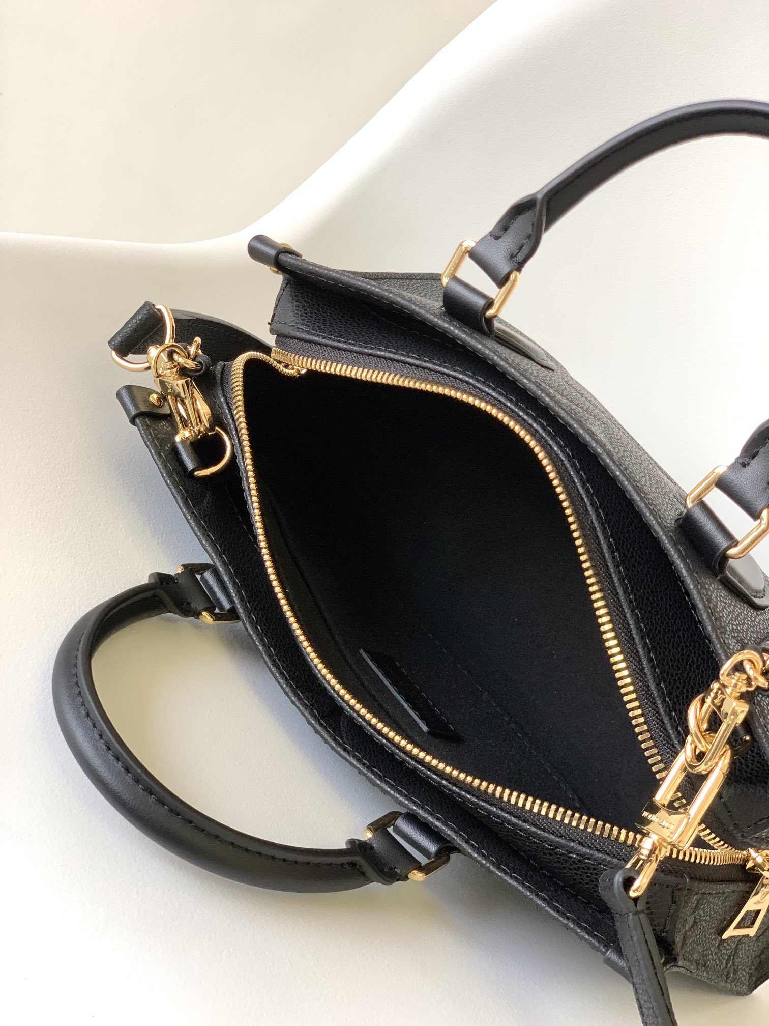 [TOP] Louis Vuitton LV On The Go Bag Cow Leather 25x13x10 cm- 3 Colour