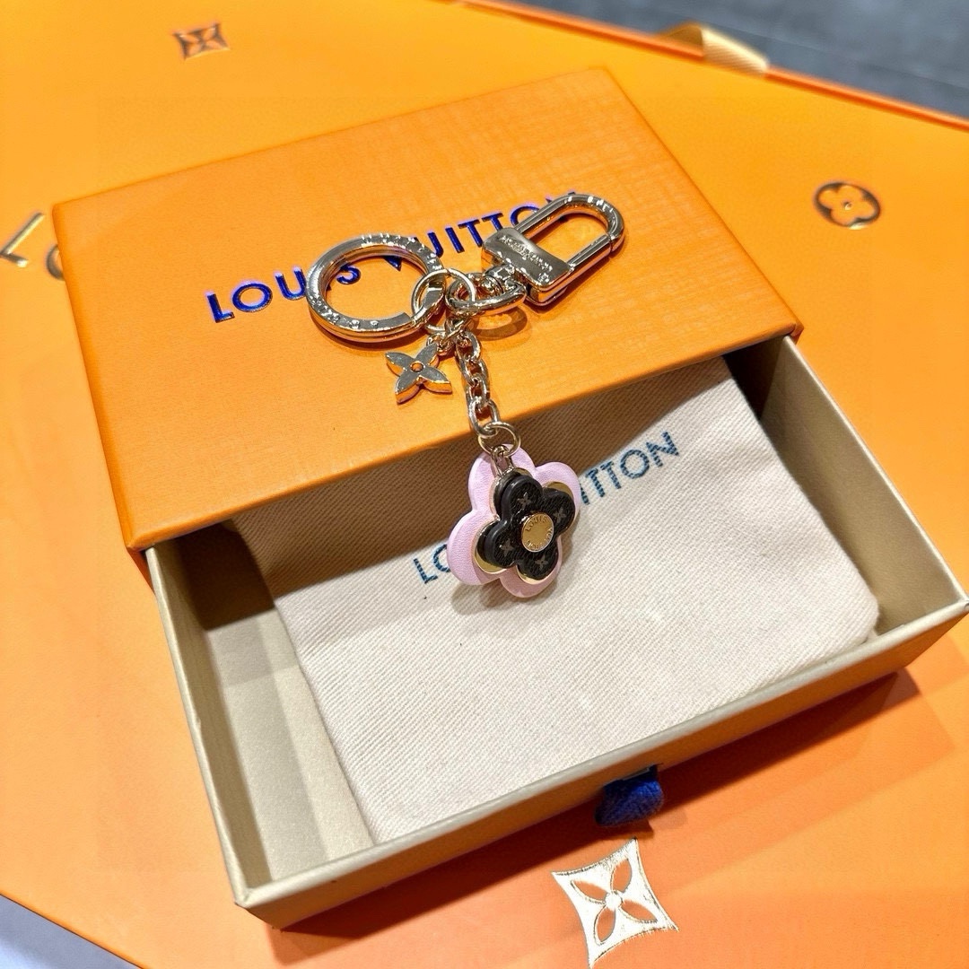 [TOP] Louis Vuitton LV LV Facettes Pendant - Gold