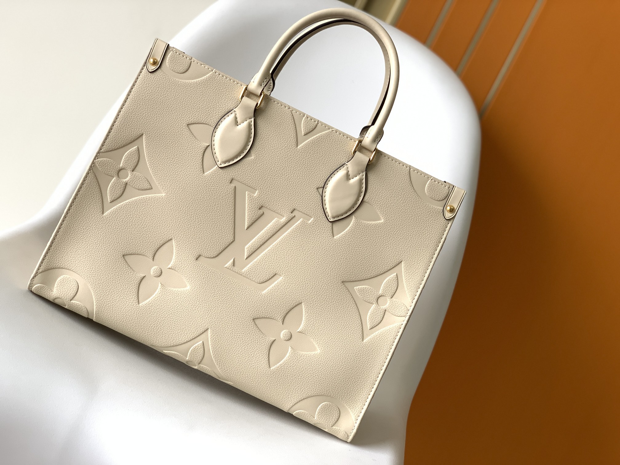 [TOP] Louis Vuitton LV L*V Monogram Empreinte On The Go Bag 35x27x14cm - 5 Colour