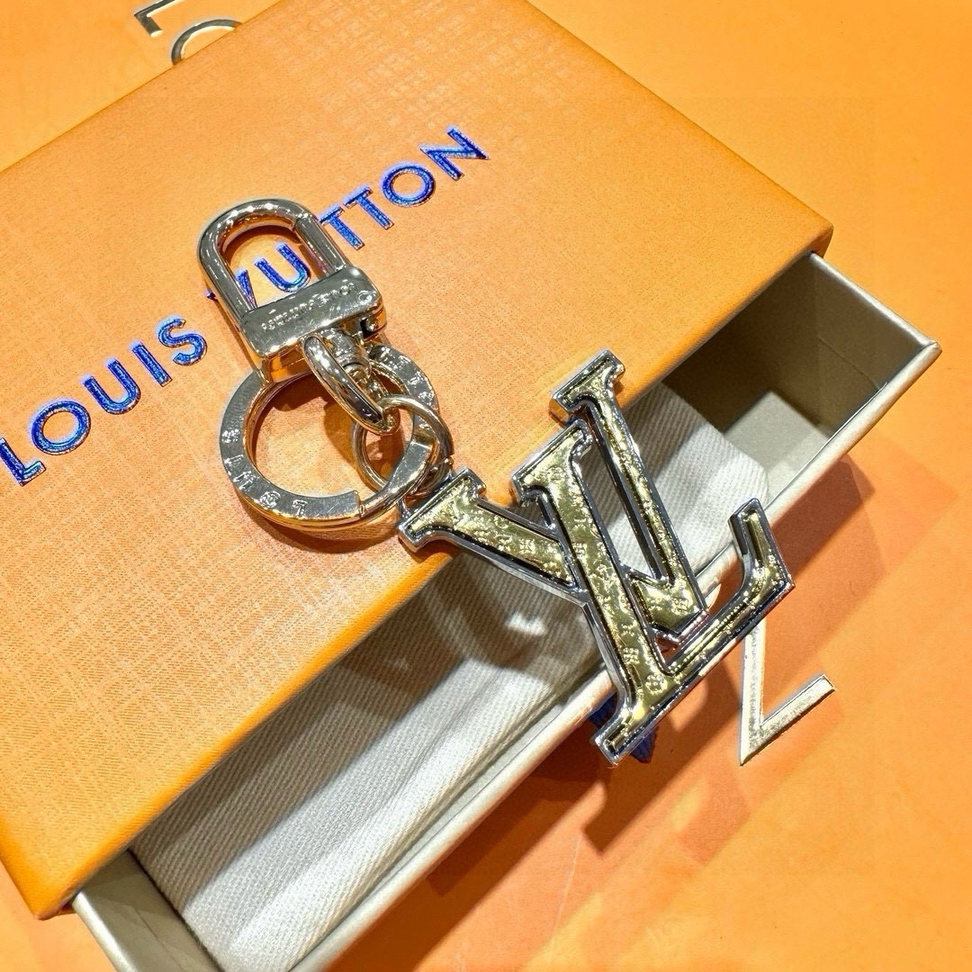 [TOP] Louis Vuitton LV Key Chain - 2 Colour