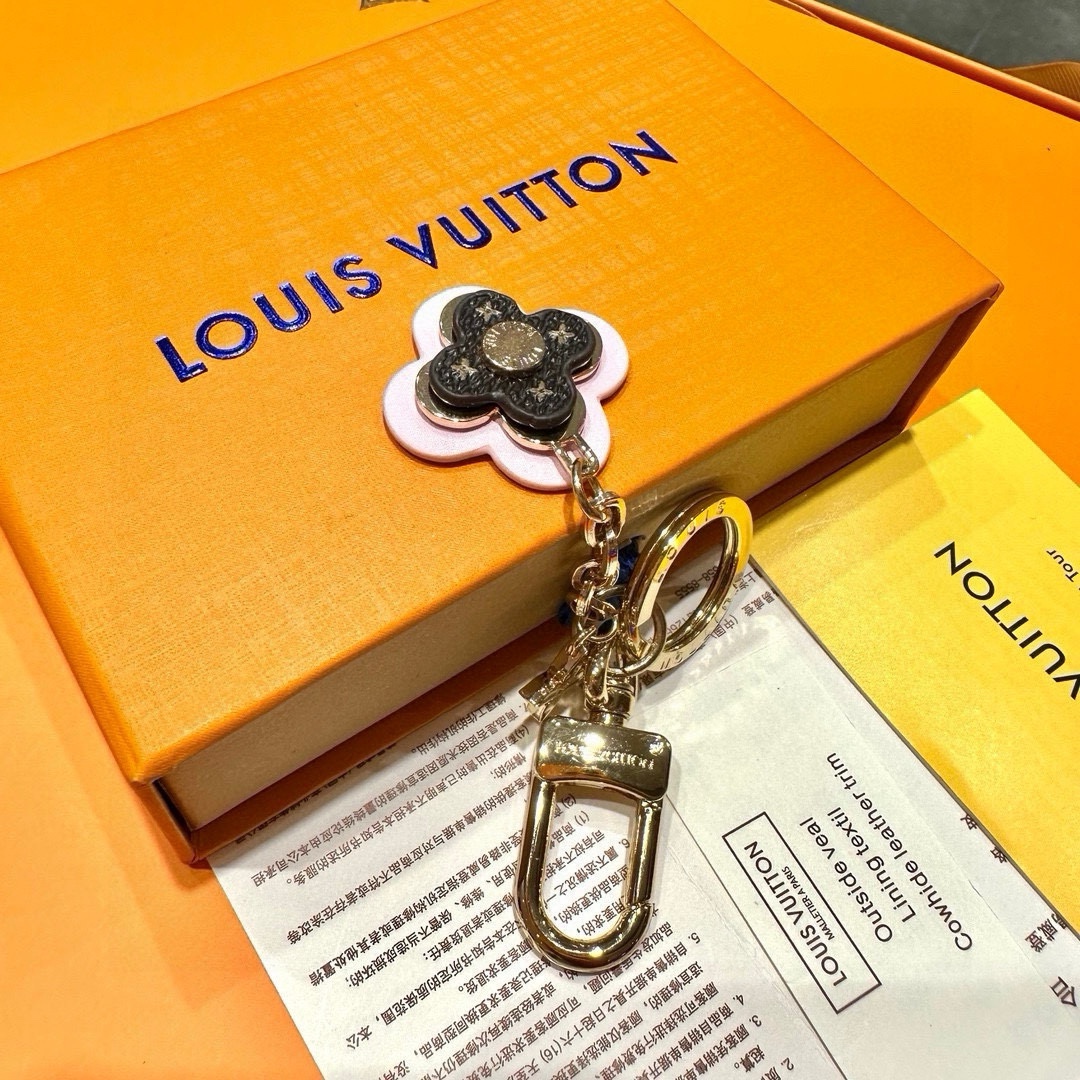 [TOP] Louis Vuitton LV LV Facettes Pendant - Gold