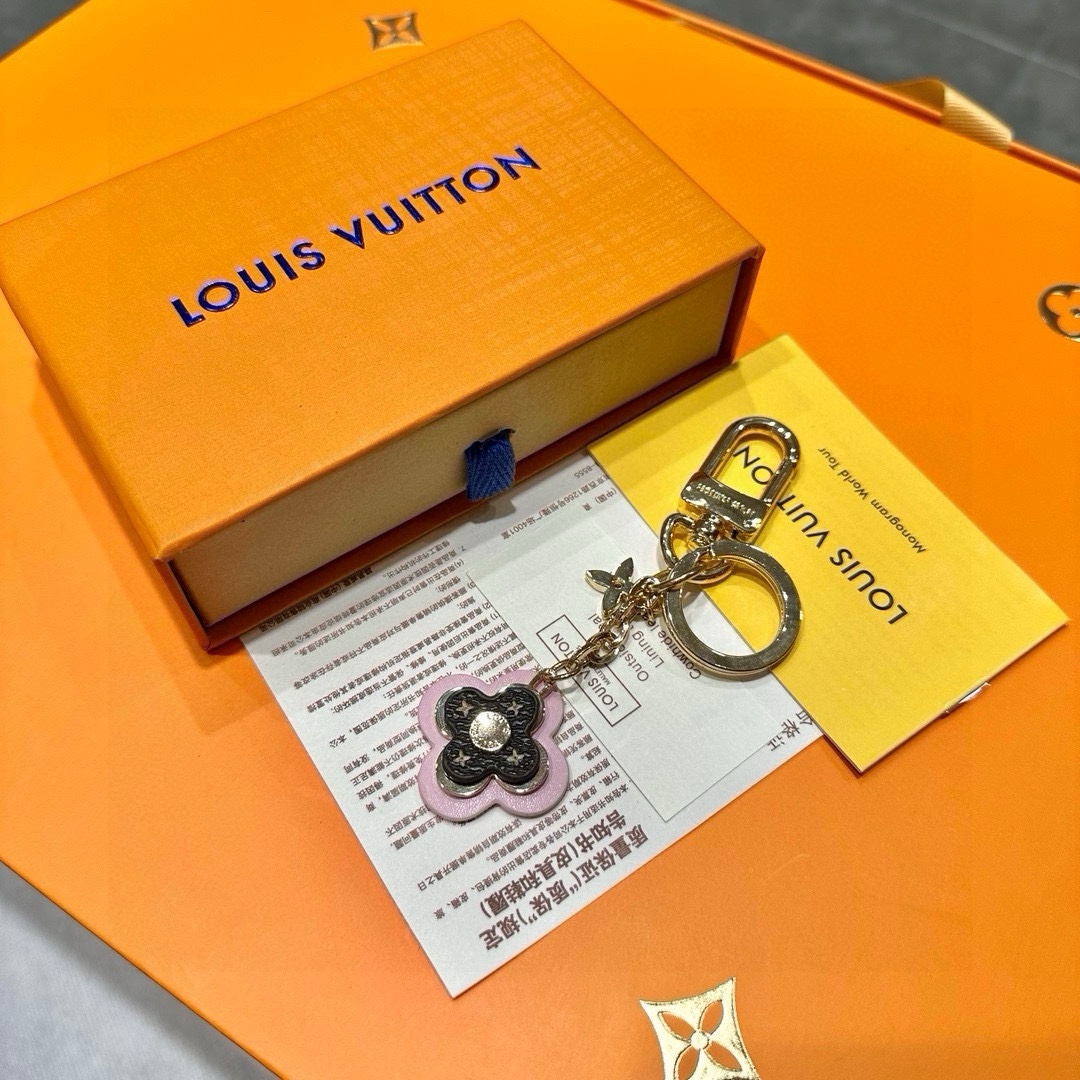 [TOP] Louis Vuitton LV LV Facettes Pendant - Gold