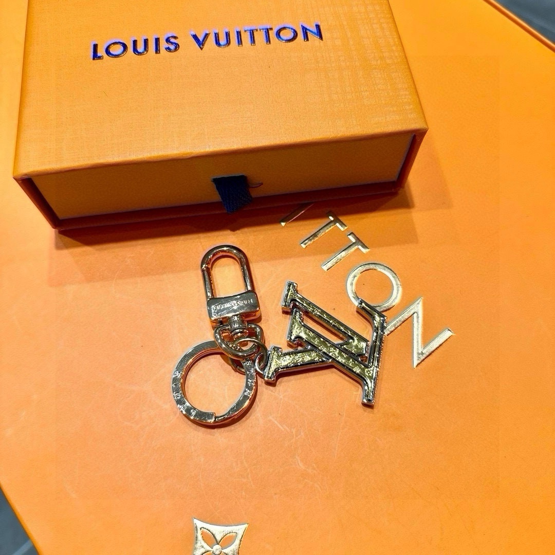 [TOP] Louis Vuitton LV Key Chain - 2 Colour