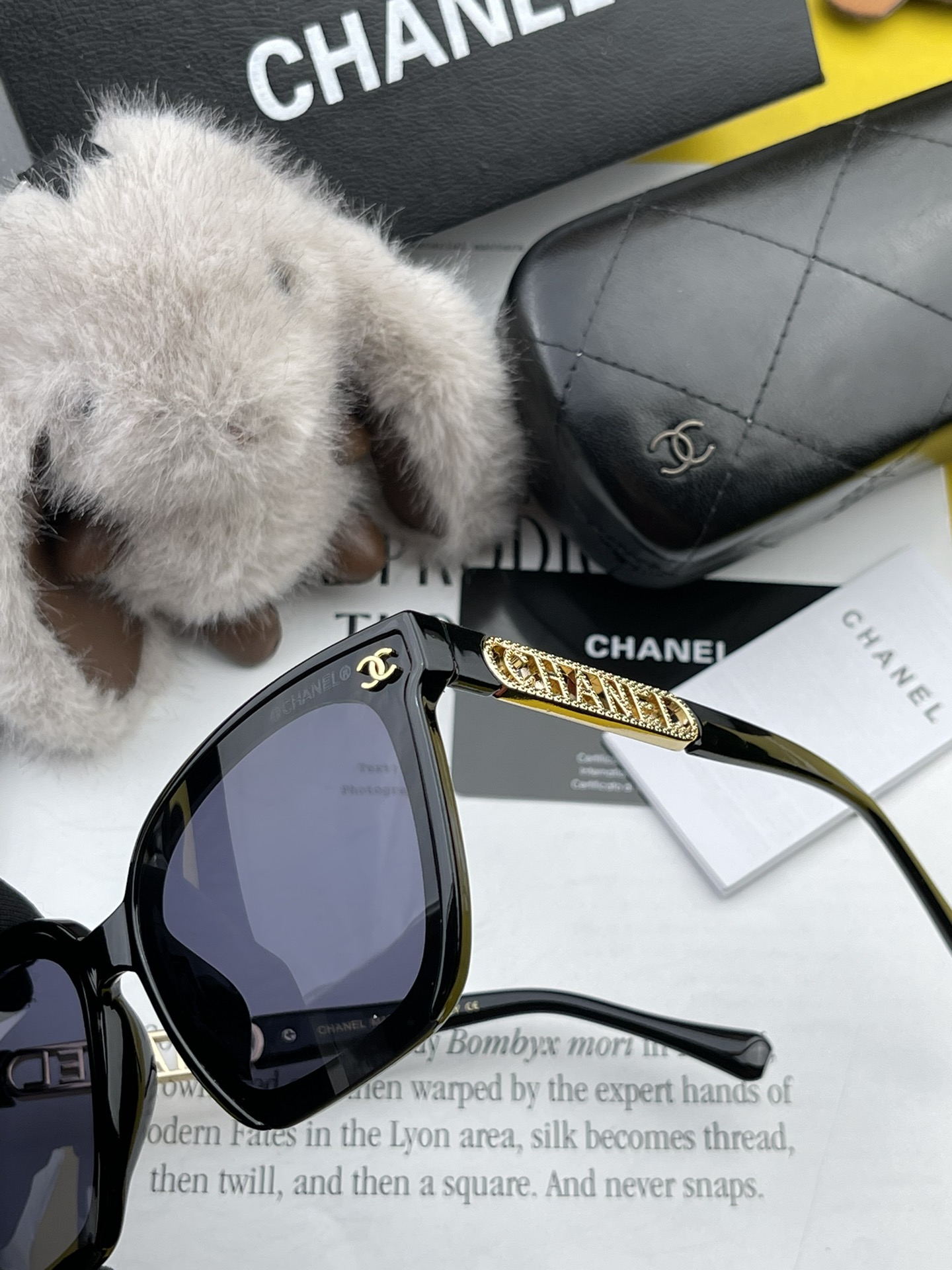 [TOP] CHANEL Sunglasses - Black