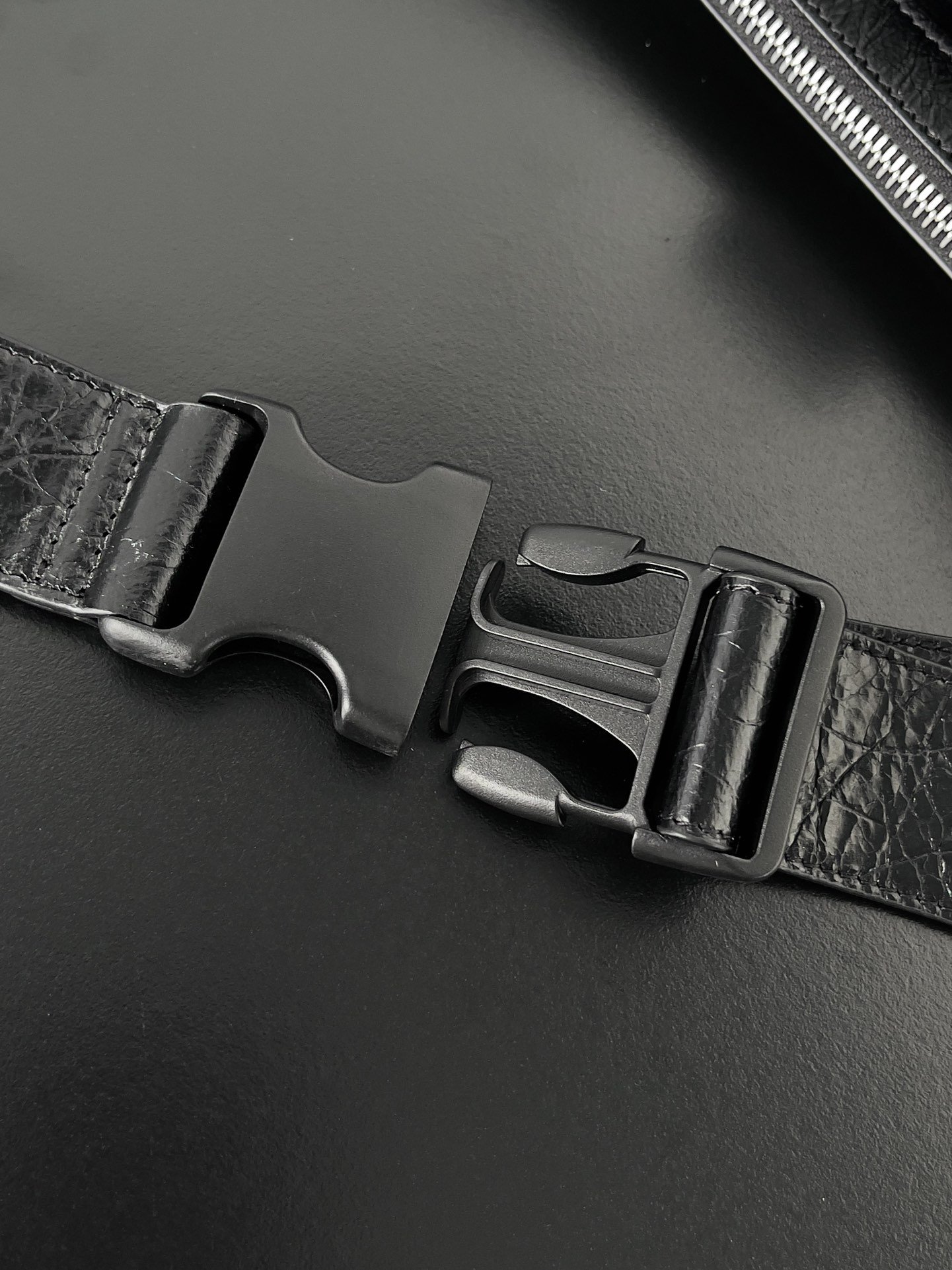 [TOP] BALENCIAGA SuperBusy Bag 33×24×9.9cm- Black