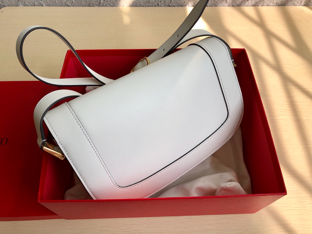 [TOP] VALENTINO GARAVANI Smooth Calfskin Supervee Shoulder Bag  26.5x9x15cm - White