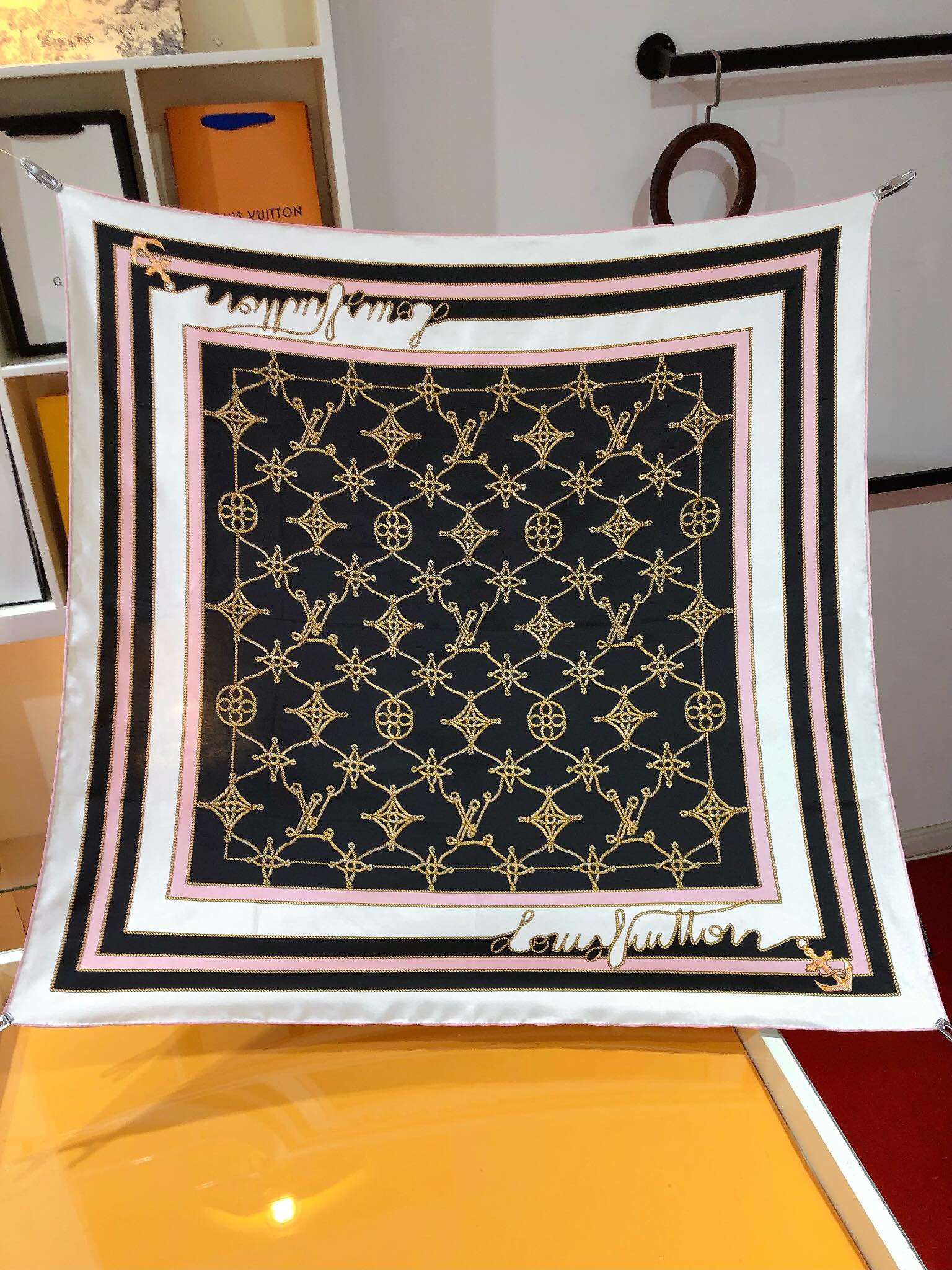 [TOP] Louis Vuitton LV Square Silk Scarf 90×90 cm-2 Colors