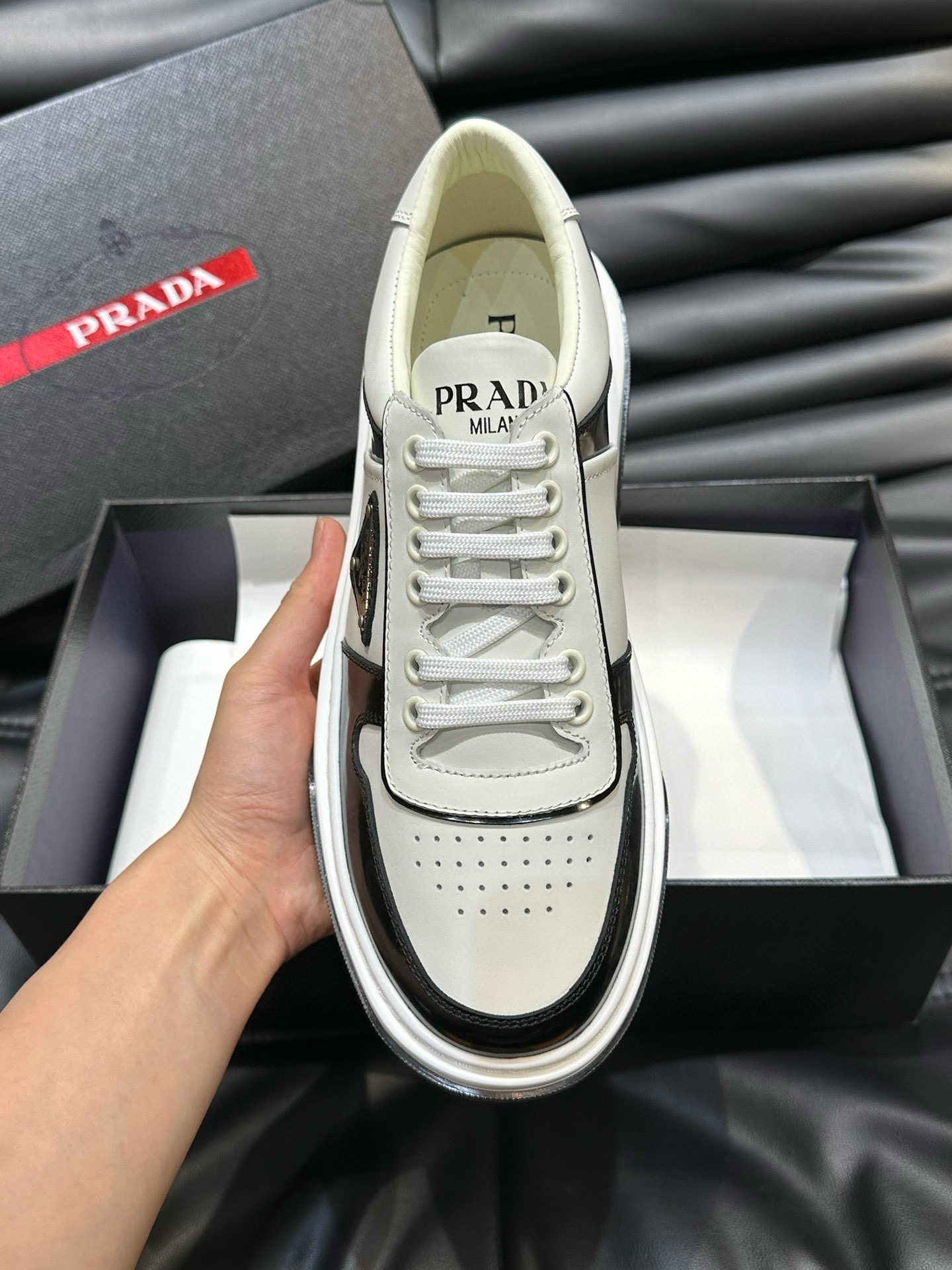 [TOP] PRADA Men's Shoes - White
