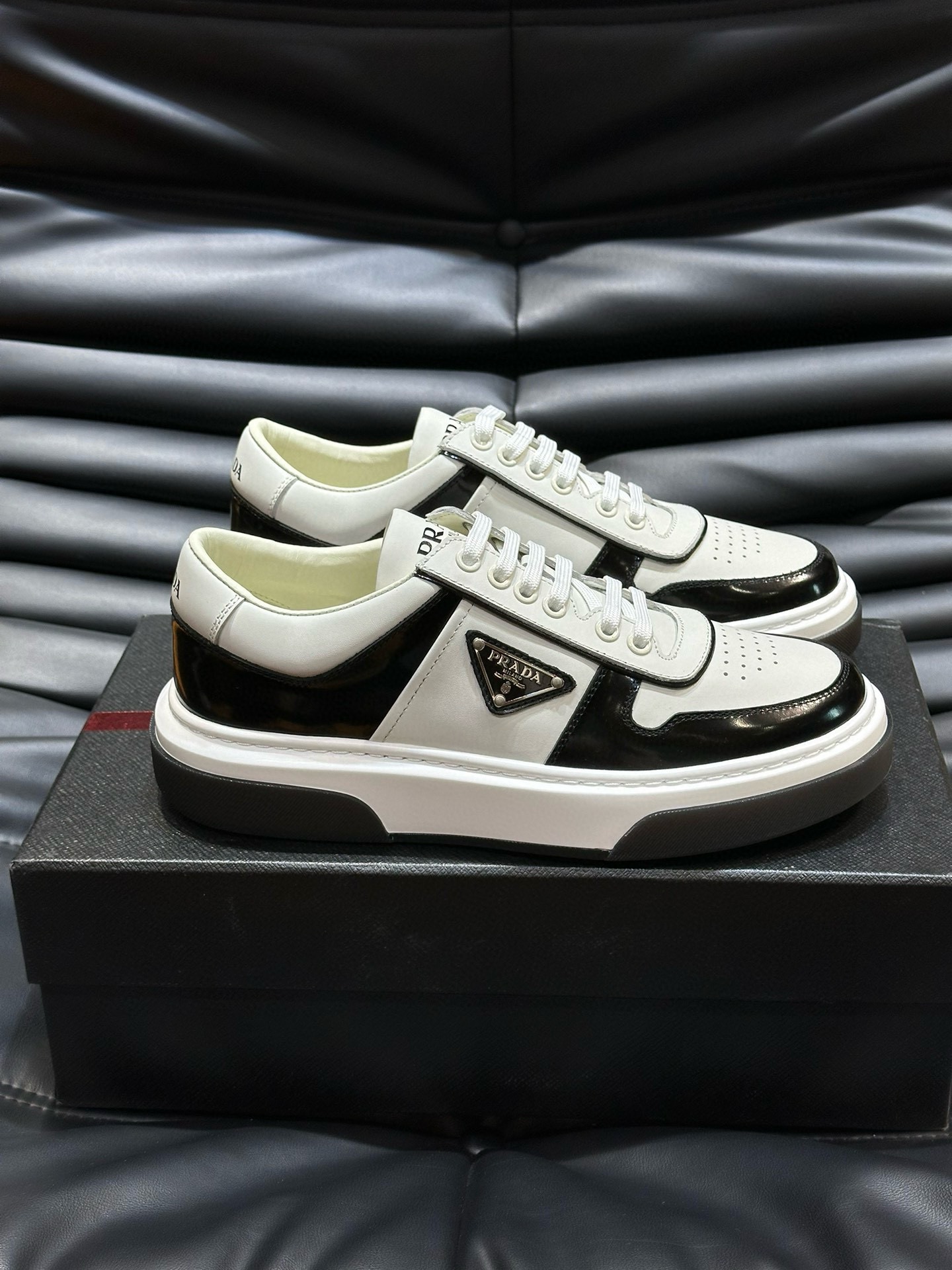[TOP] PRADA Men's Shoes - White