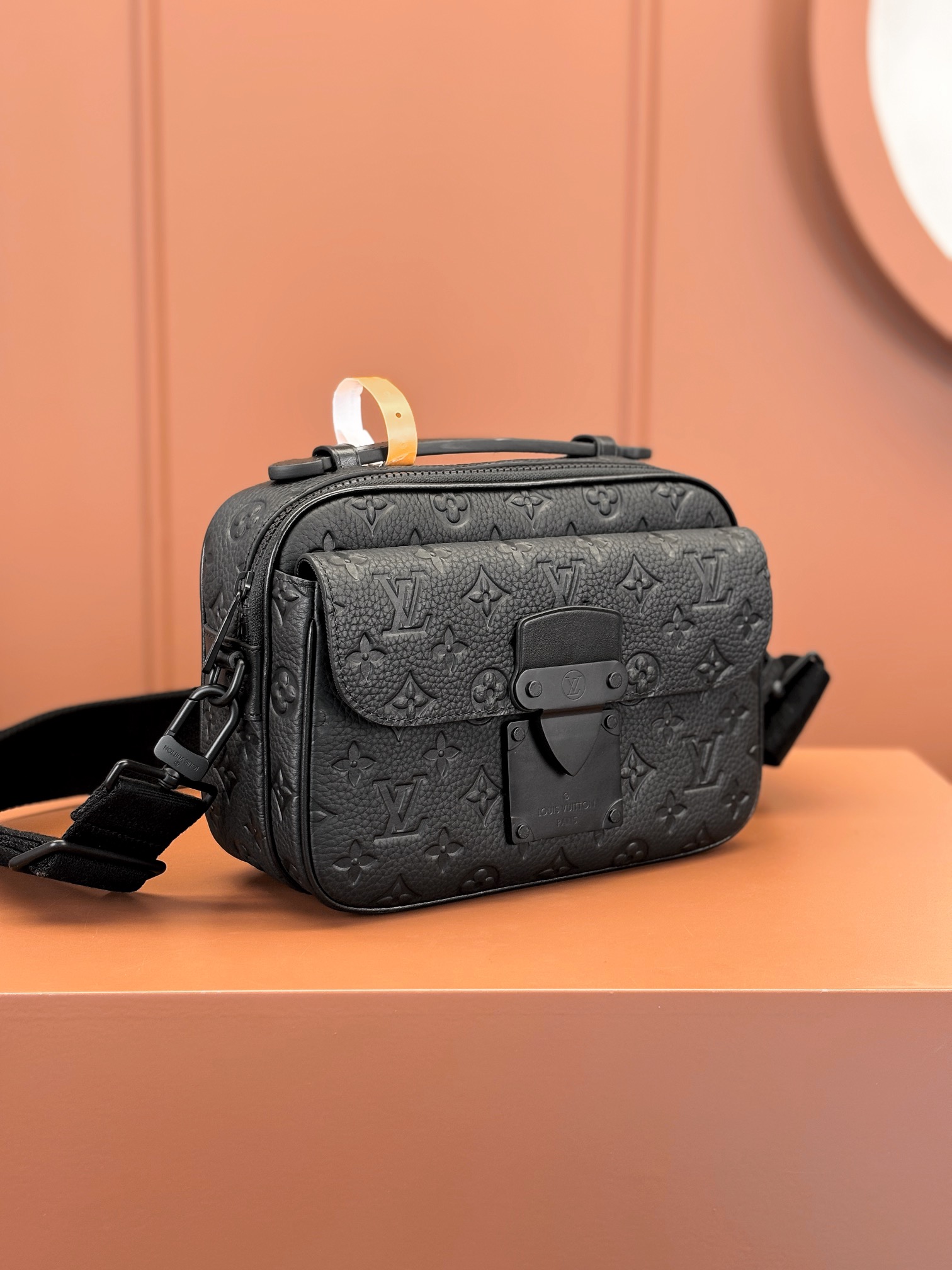 [TOP] Louis Vuitton LV Men's S Lock Messenger Bag 22x18x8cm - Black