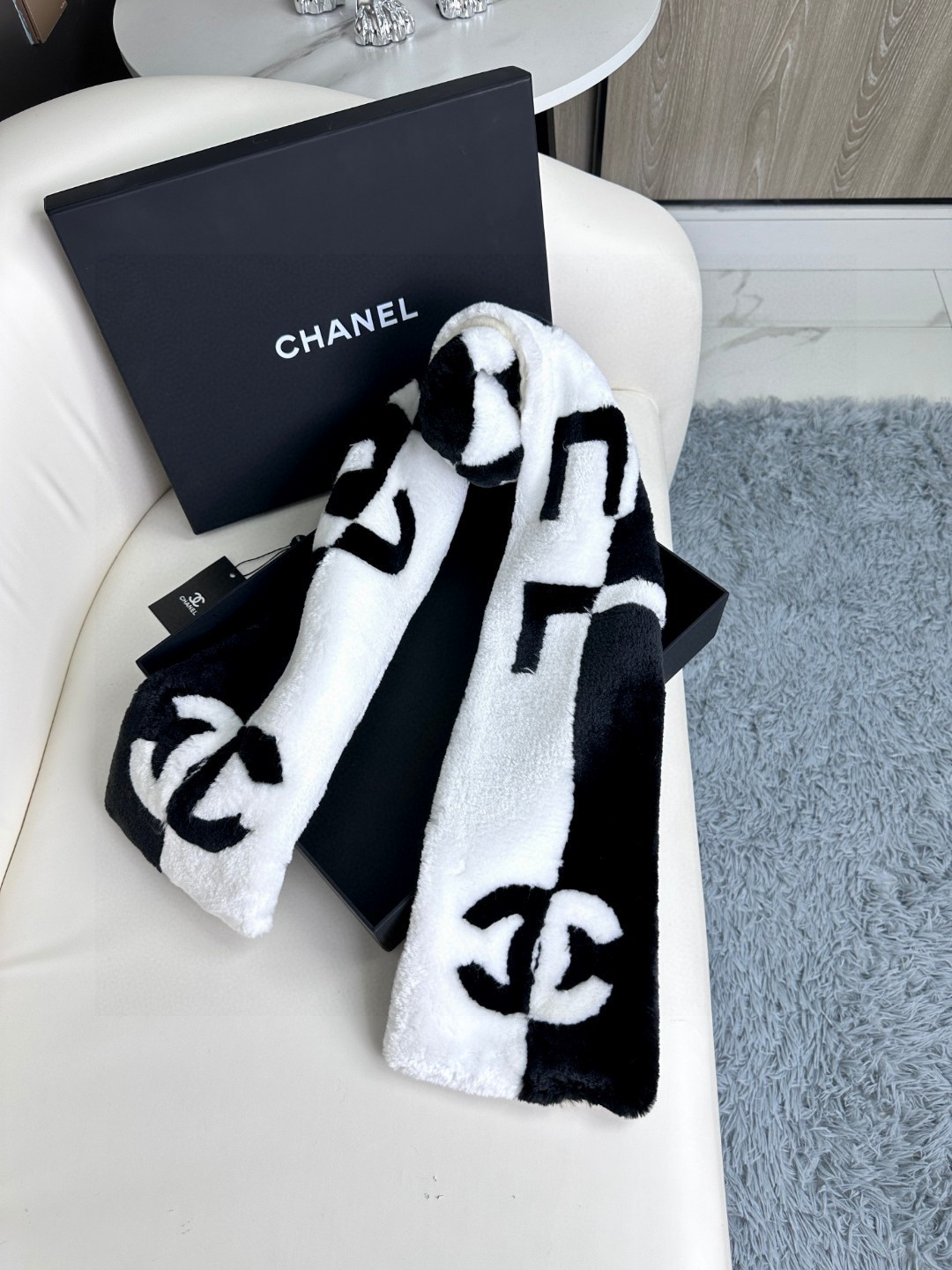 [TOP] CHANEL Scarf 20cm*120cm - White and Black