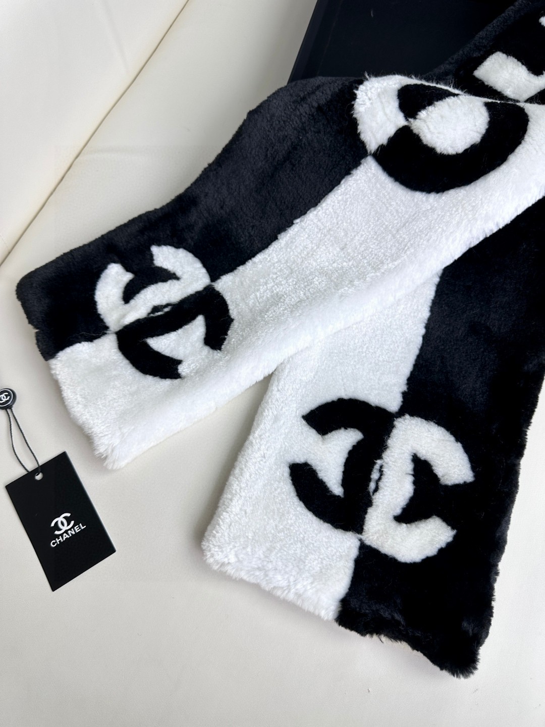[TOP] CHANEL Scarf 20cm*120cm - White and Black