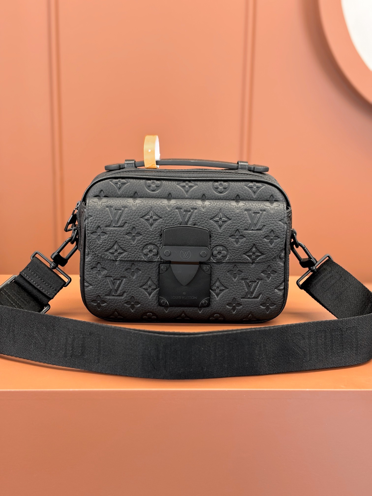 [TOP] Louis Vuitton LV Men's S Lock Messenger Bag 22x18x8cm - Black