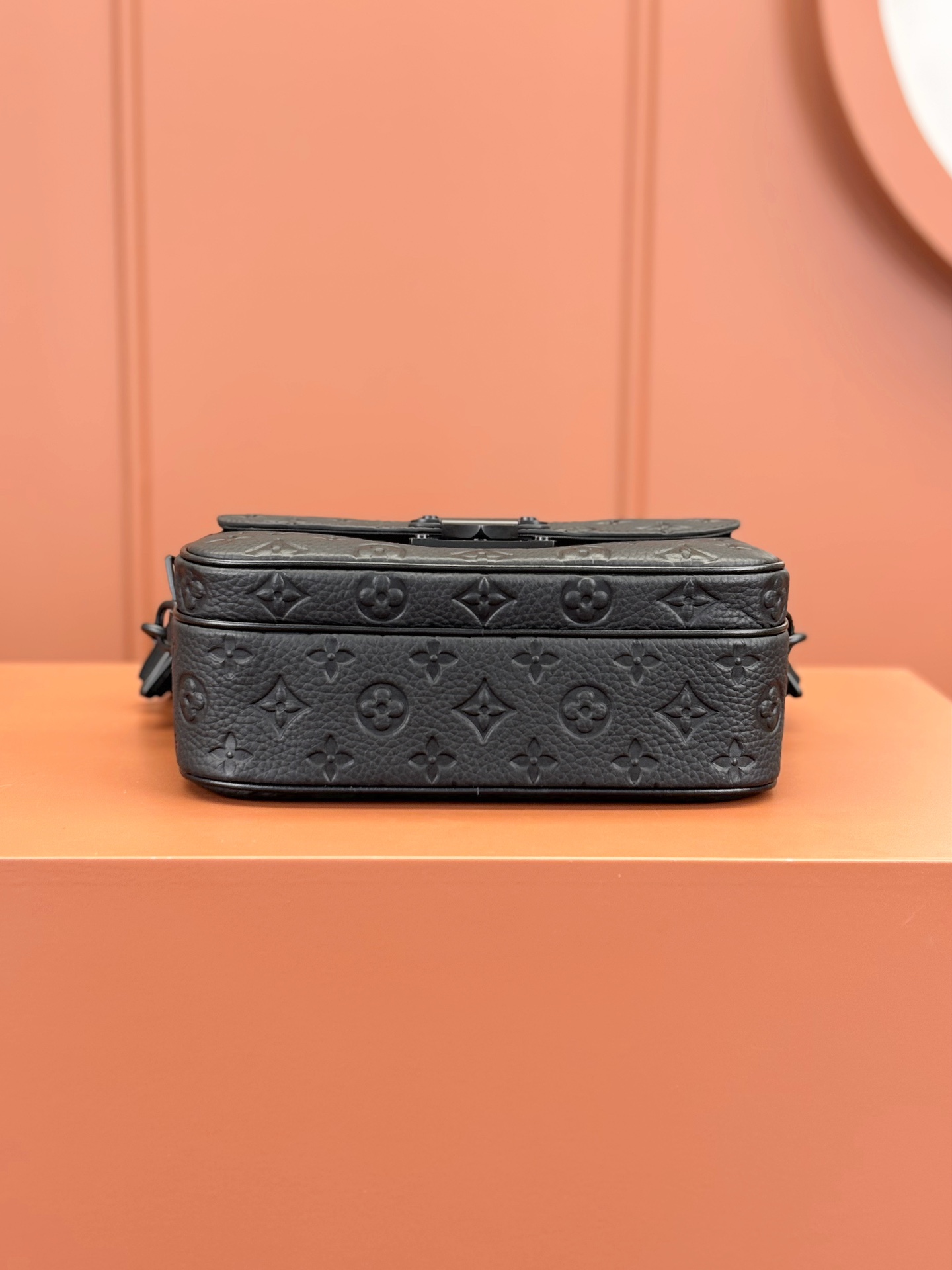 [TOP] Louis Vuitton LV Men's S Lock Messenger Bag 22x18x8cm - Black