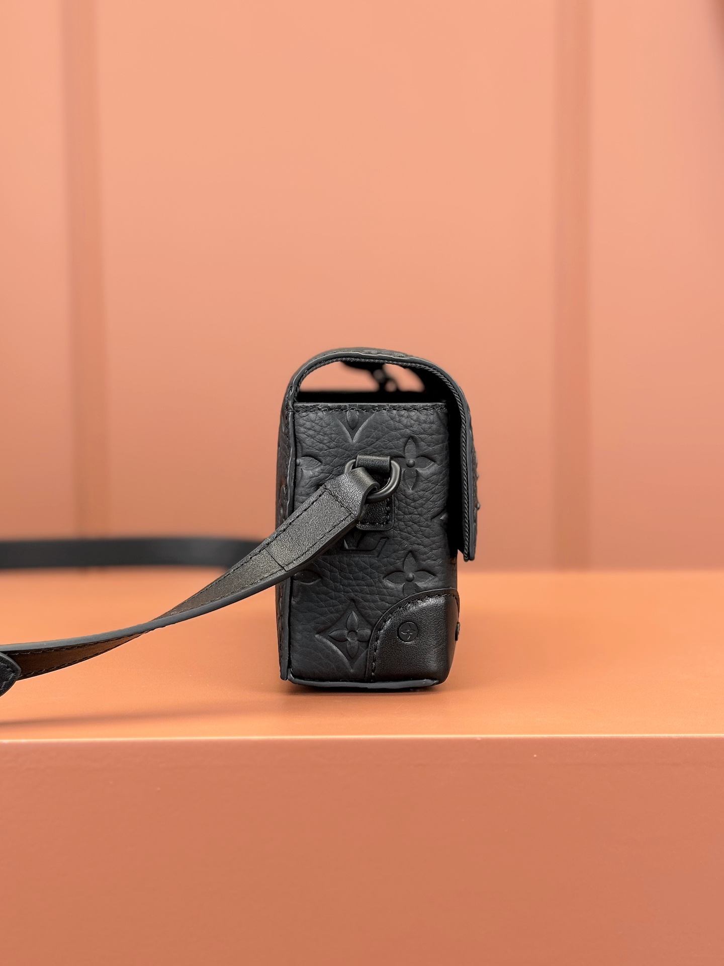 [TOP] Louis Vuitton LV Men's Bag 18x11x6.5cm - Black