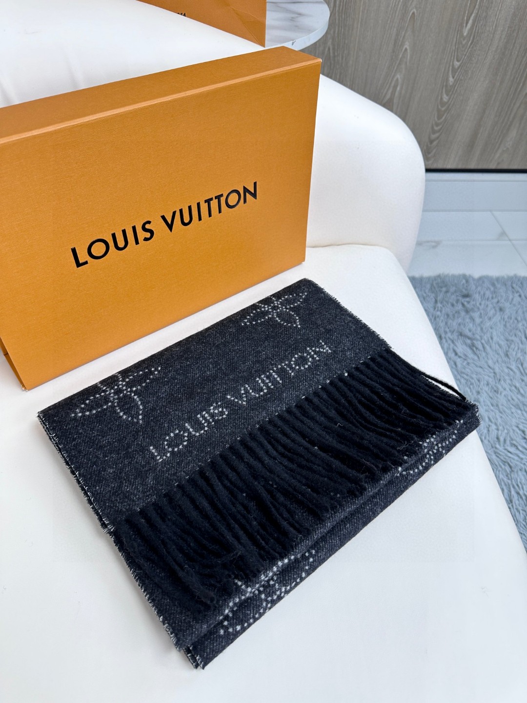 [TOP] Louis Vuitton LV Wool Scarf 196x28cm - 2 Color