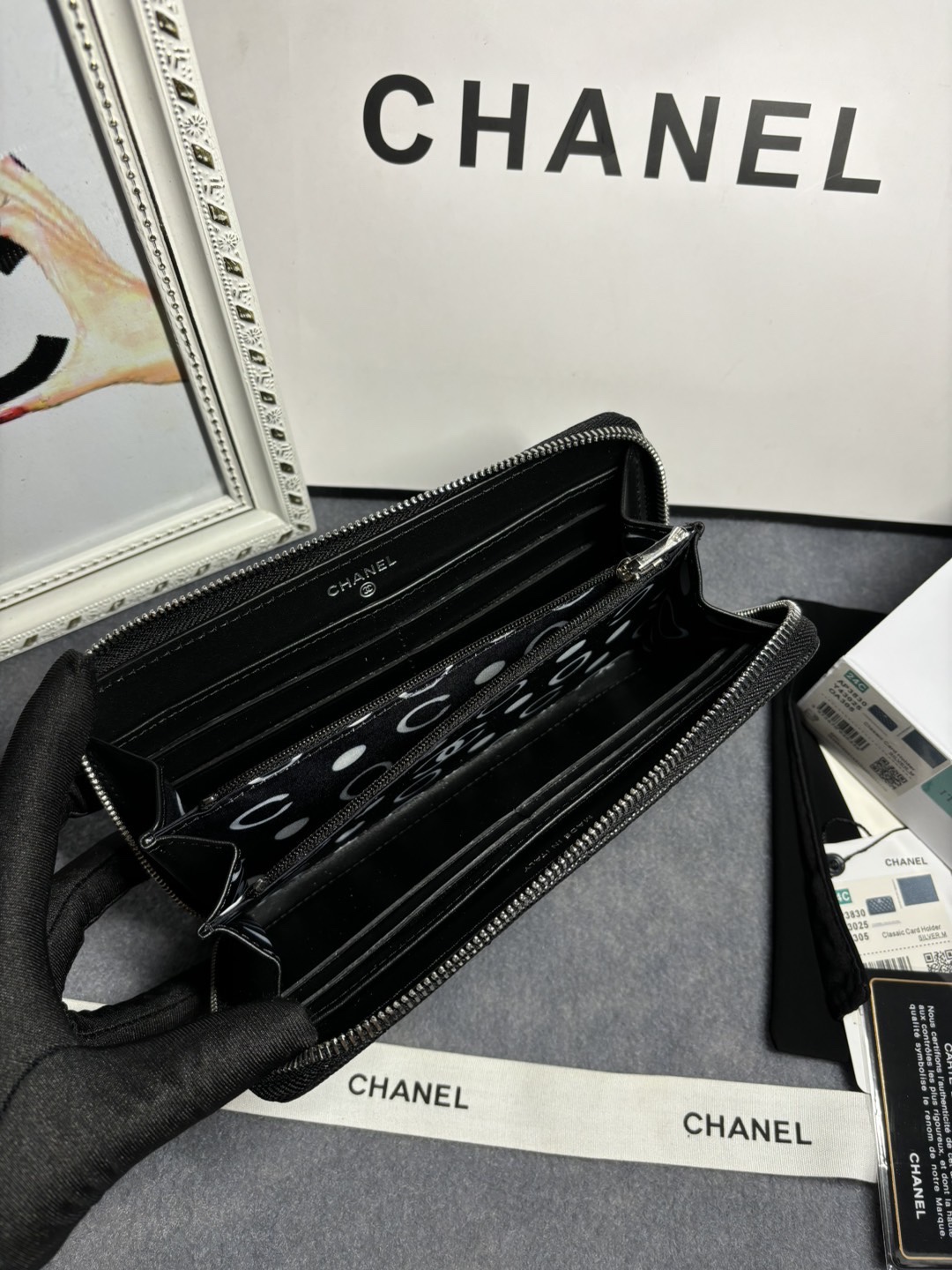 [TOP] CHANEL Hollow Letter CC Zipper Wallet 10.4x19.4x2.5cm - Black