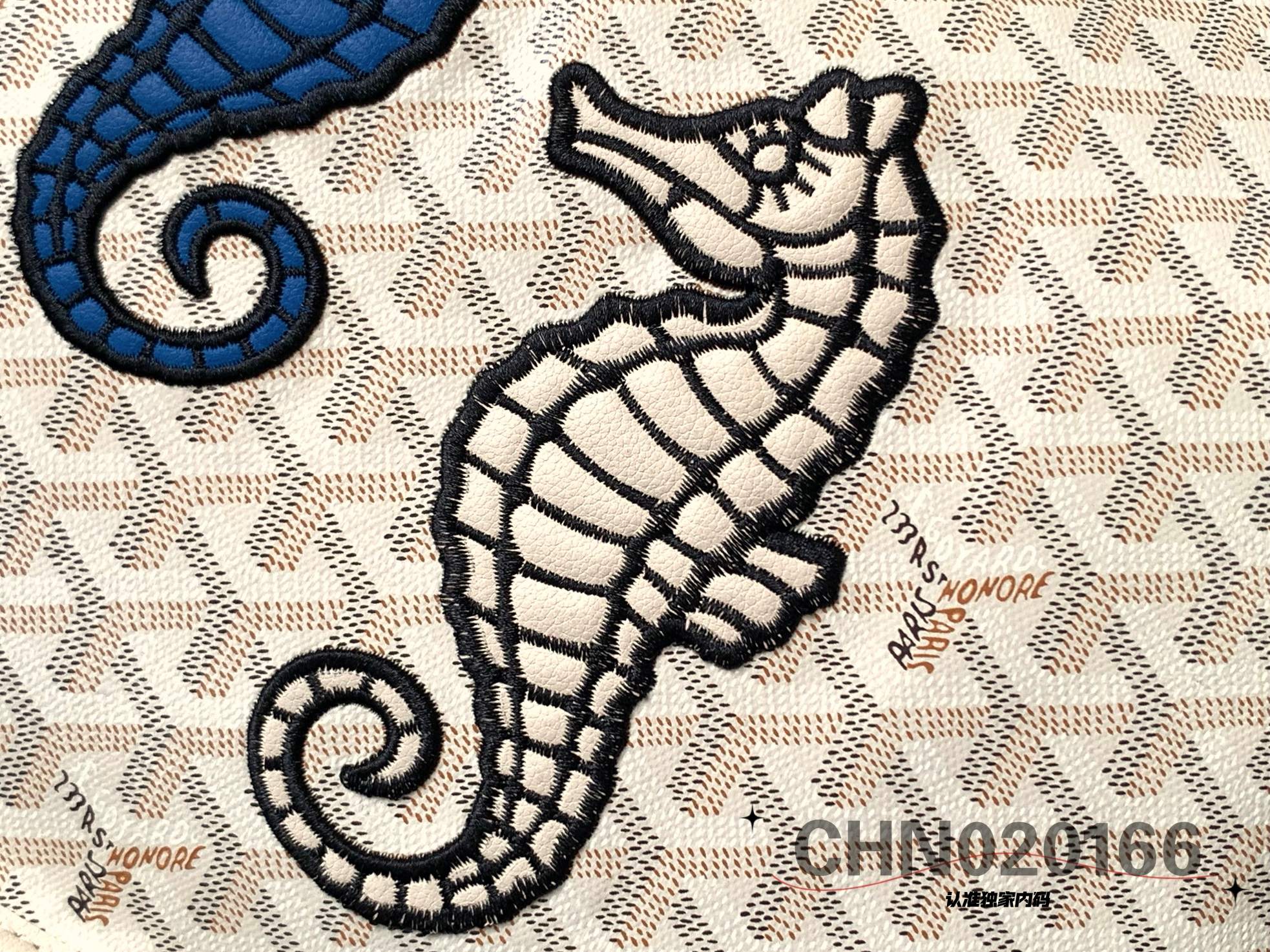 [TOP] Goyard Anjou  Seahorse Embroidery Tote Bag 28 x 15 x 47 cm- White