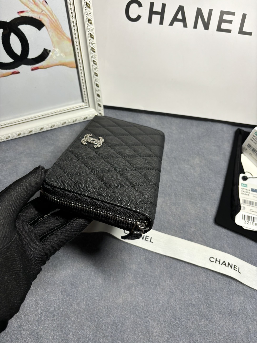 [TOP] CHANEL Hollow Letter CC Zipper Wallet 10.4x19.4x2.5cm - Black