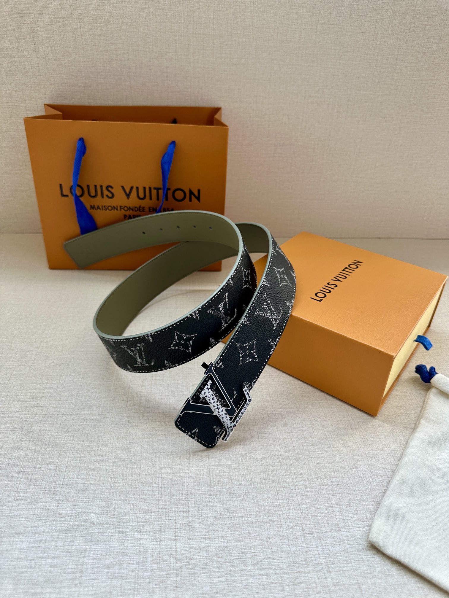 [TOP] Louis Vuitton LV Initiales Reversible Belt - 4.0CM